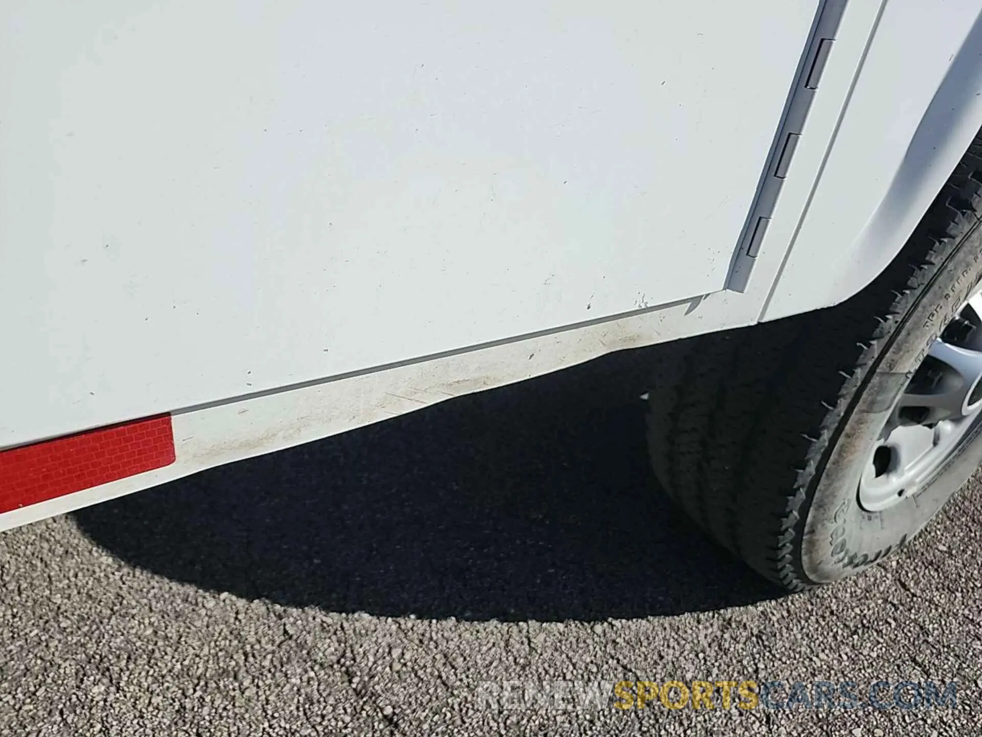 4 Photograph of a damaged car 1GC5YLE72NF173481 CHEVROLET SILVERADO 2022
