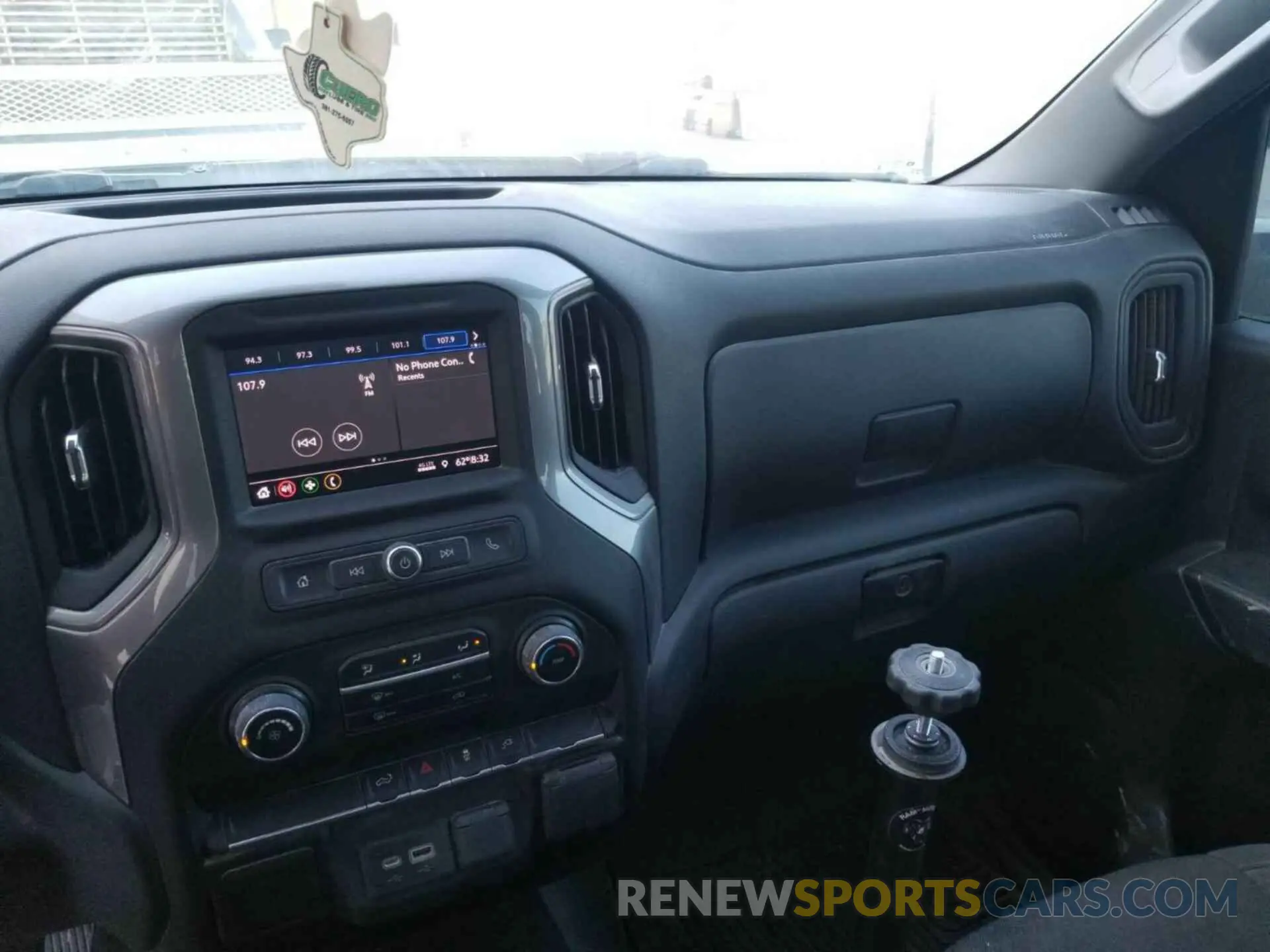 8 Photograph of a damaged car 1GC5YLE72NF173481 CHEVROLET SILVERADO 2022