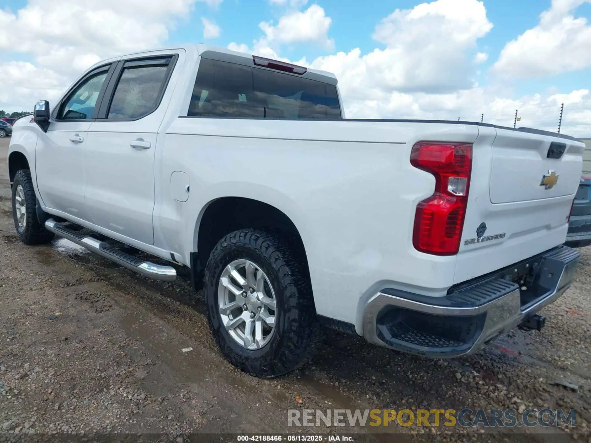 3 Photograph of a damaged car 2GCUDDED0N1513978 CHEVROLET SILVERADO 2022