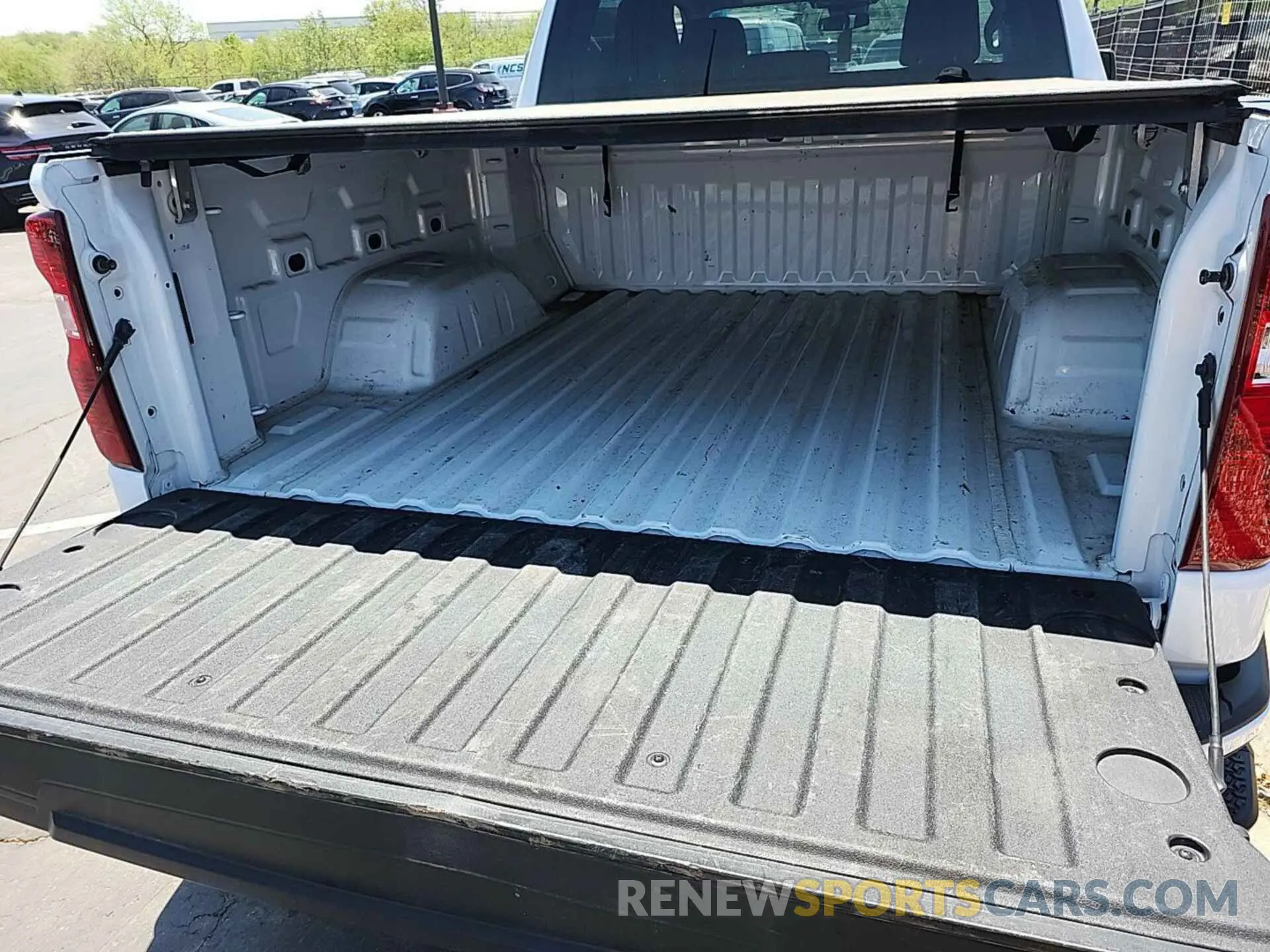 9 Photograph of a damaged car 3GCPDBEK3NG515957 CHEVROLET SILVERADO 2022