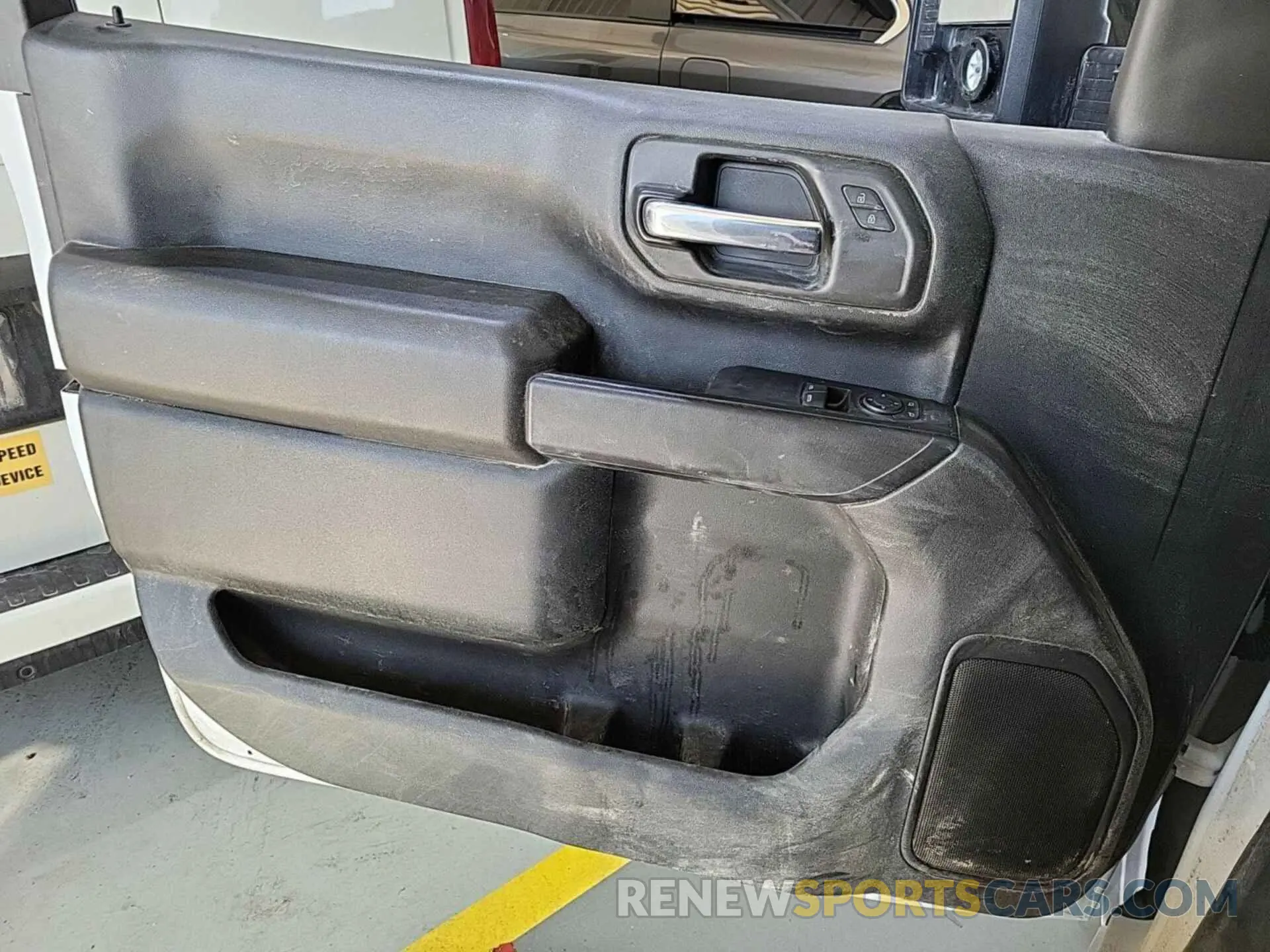 32 Photograph of a damaged car 1GC3YLE73PF245122 CHEVROLET SILVERADO 2023