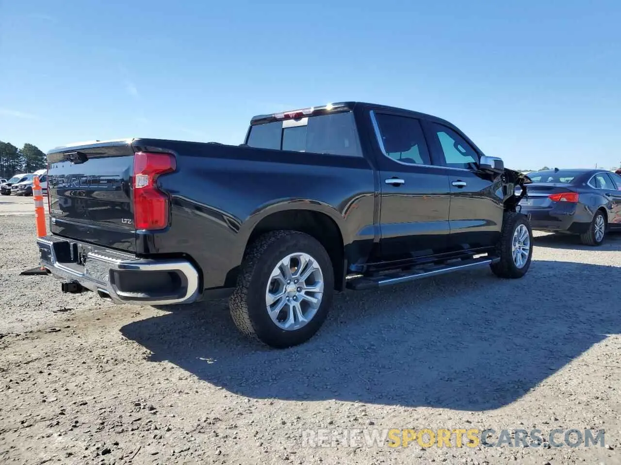 3 Photograph of a damaged car 1GCUDGEL3PZ210034 CHEVROLET SILVERADO 2023