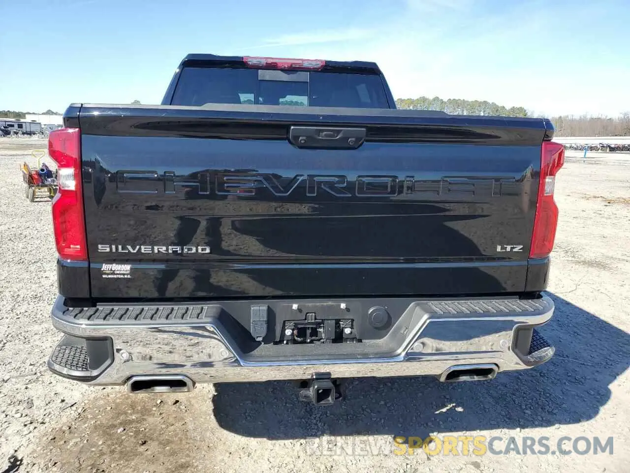 6 Photograph of a damaged car 1GCUDGEL3PZ210034 CHEVROLET SILVERADO 2023
