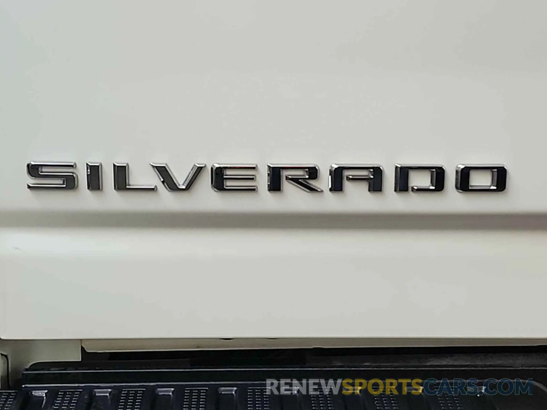 10 Photograph of a damaged car 1GC3YSE7XRF320282 CHEVROLET SILVERADO 2024