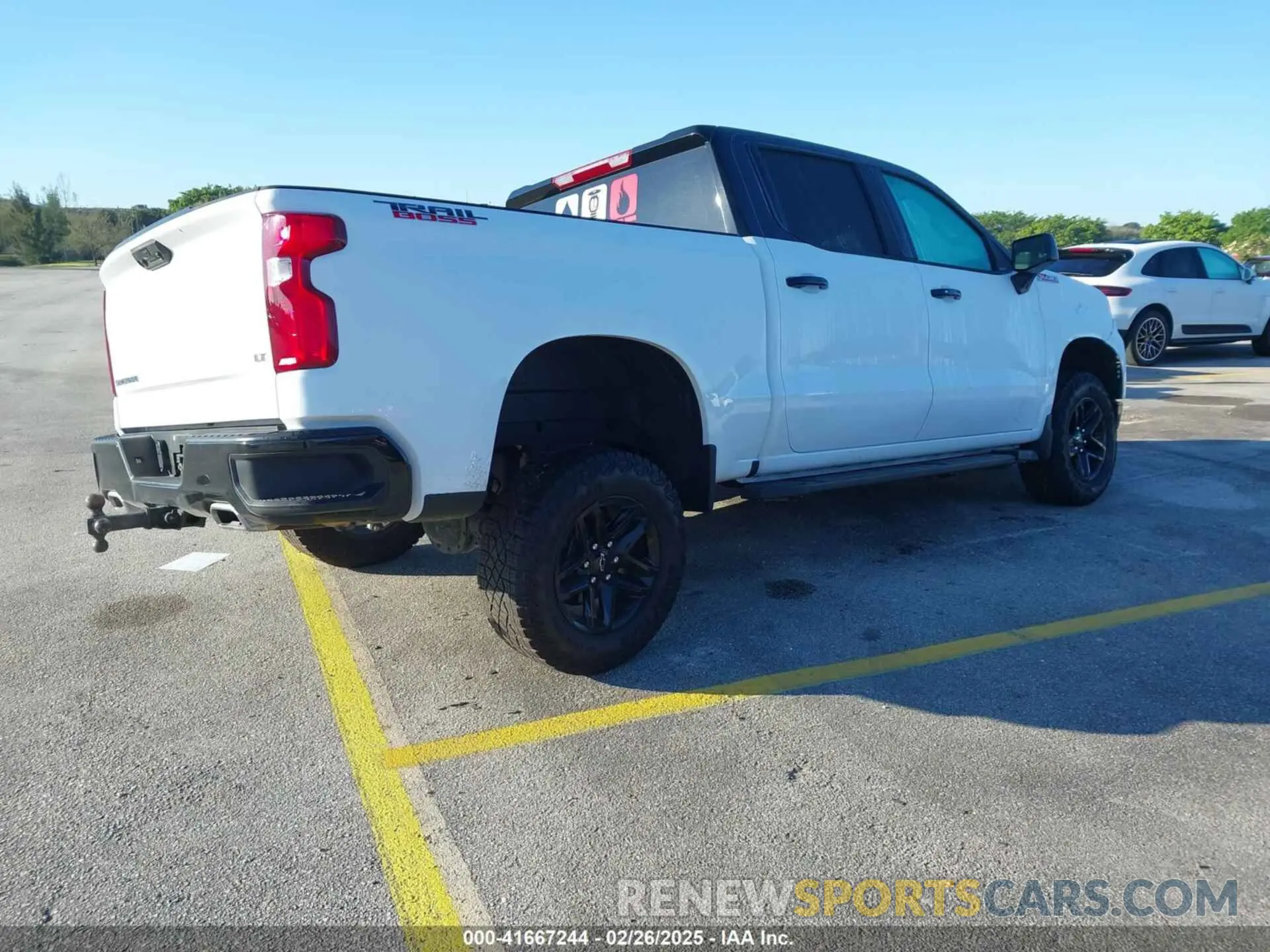 4 Photograph of a damaged car 3GCUDFED4RG268188 CHEVROLET SILVERADO 2024