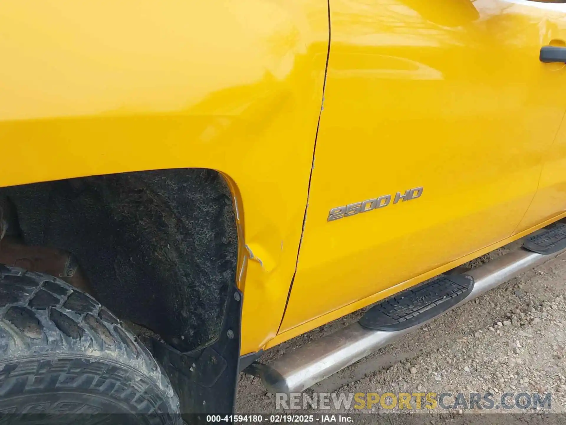 17 Photograph of a damaged car 1GB1KSEG4KF201713 CHEVROLET SILVERADO 2500HD 2019