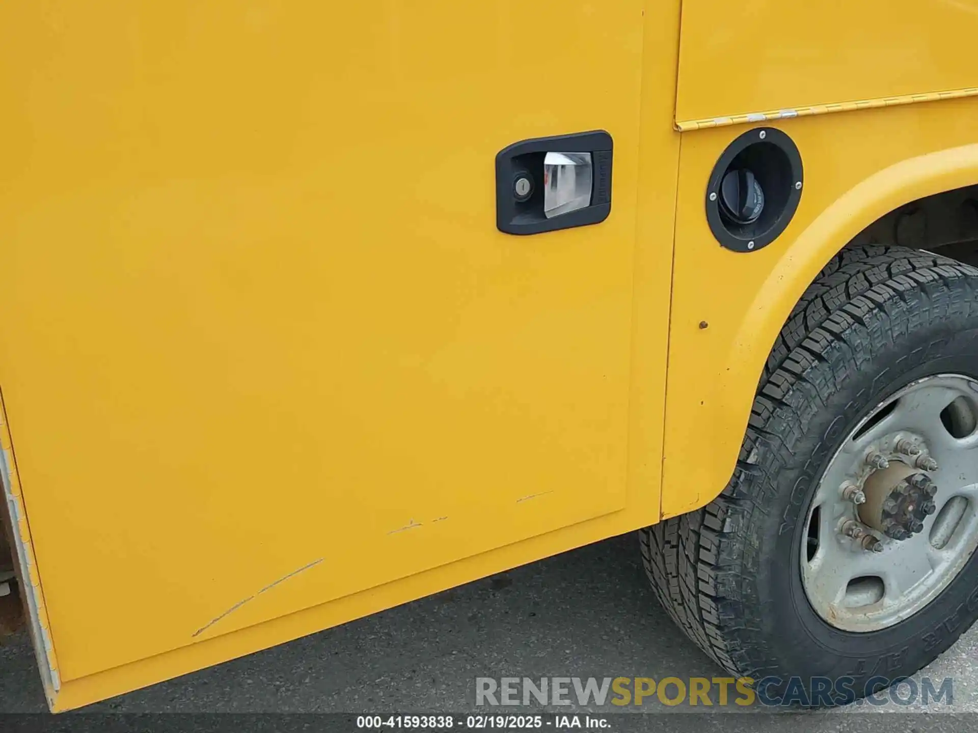 17 Photograph of a damaged car 1GB1KSEG6KF197048 CHEVROLET SILVERADO 2500HD 2019