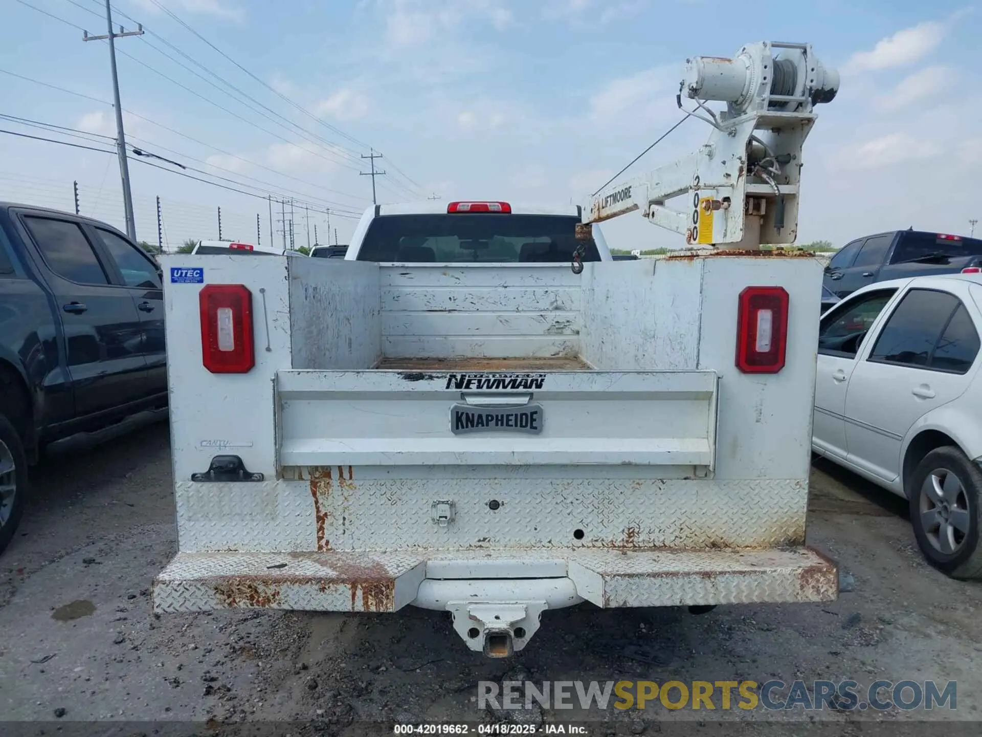 16 Photograph of a damaged car 1GC1CREG1KF136045 CHEVROLET SILVERADO 2500HD 2019
