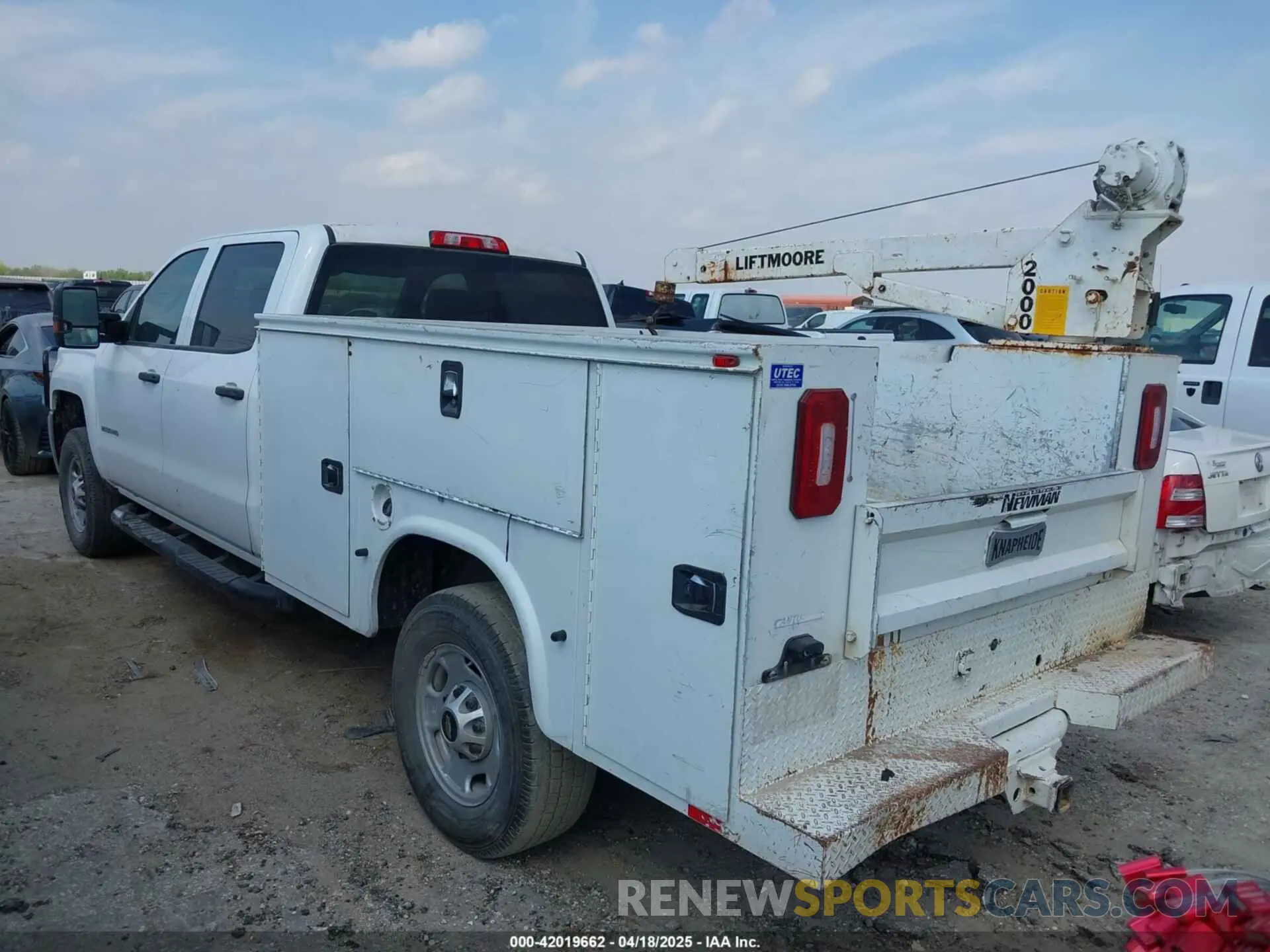 3 Photograph of a damaged car 1GC1CREG1KF136045 CHEVROLET SILVERADO 2500HD 2019