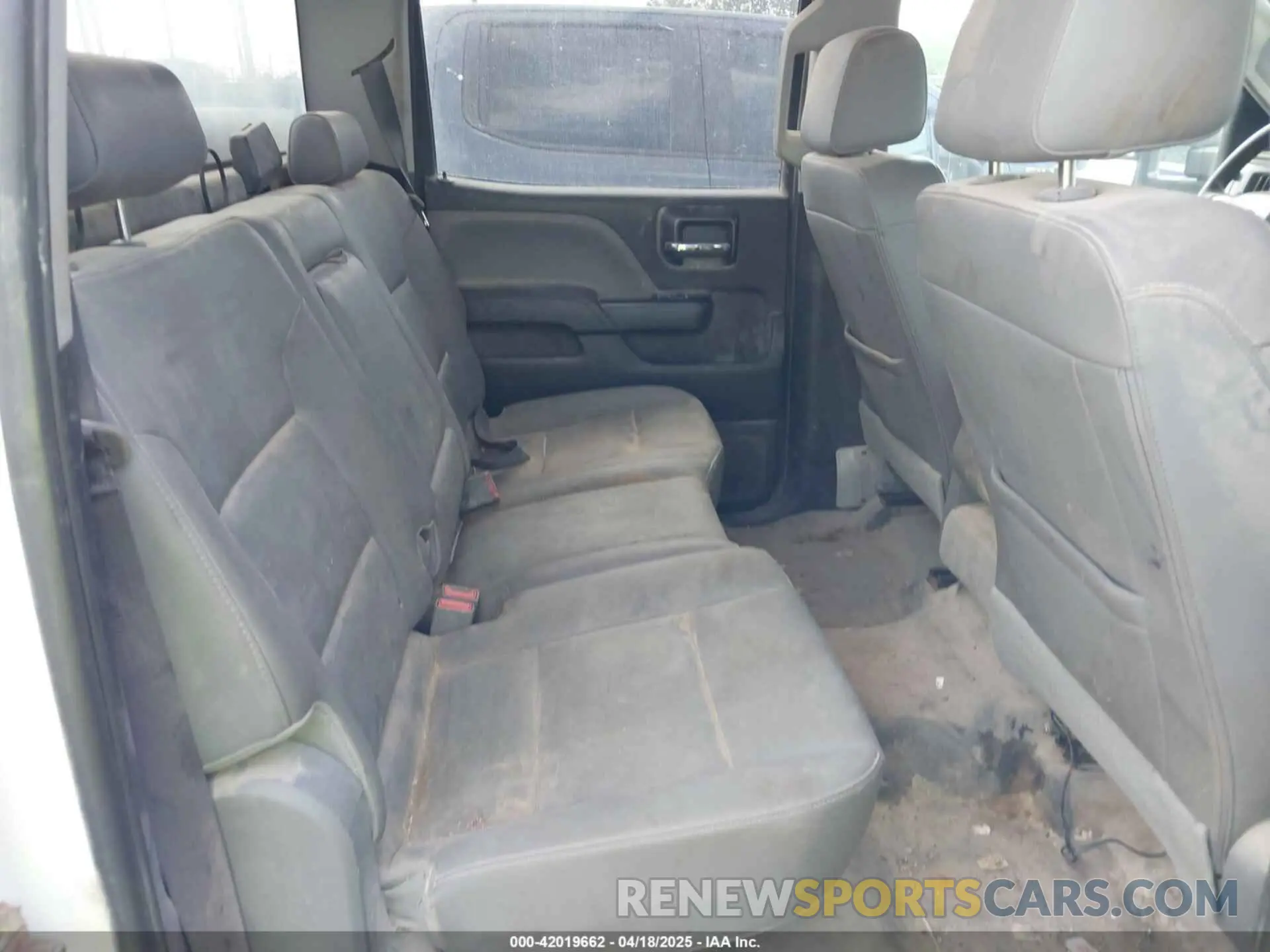 8 Photograph of a damaged car 1GC1CREG1KF136045 CHEVROLET SILVERADO 2500HD 2019
