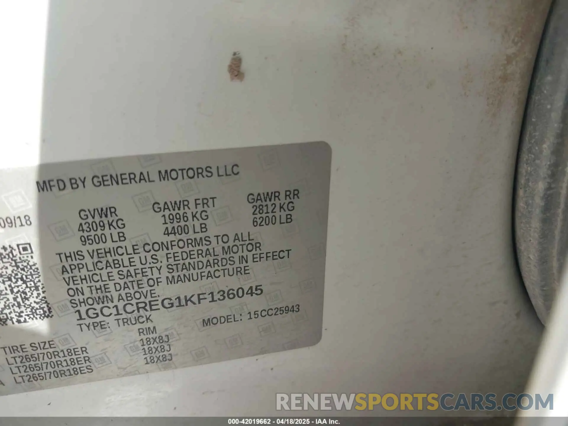 9 Photograph of a damaged car 1GC1CREG1KF136045 CHEVROLET SILVERADO 2500HD 2019