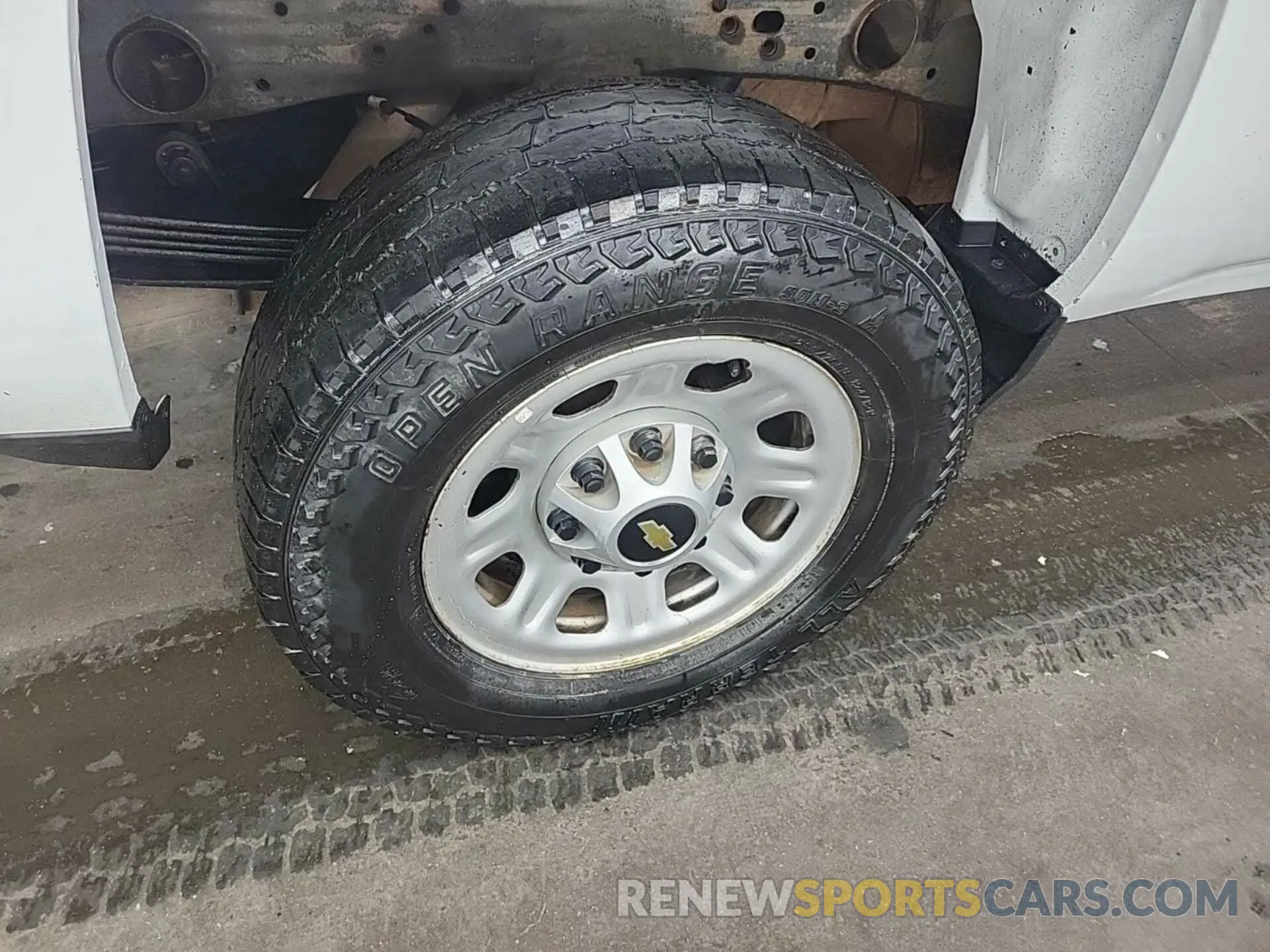 33 Photograph of a damaged car 1GC1KREG1KF256463 CHEVROLET SILVERADO 2500HD 2019