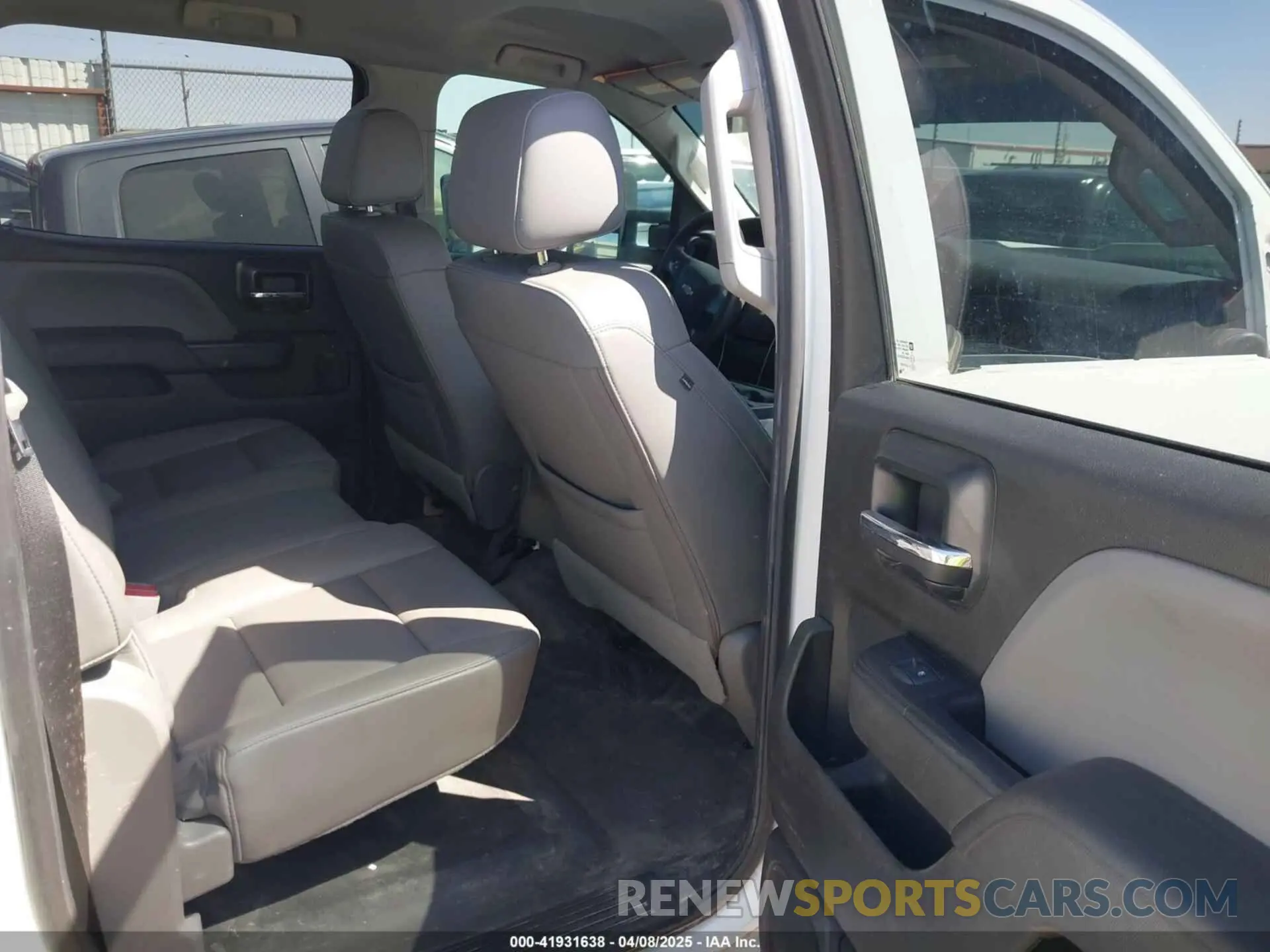 8 Photograph of a damaged car 1GC1KREG8KF172267 CHEVROLET SILVERADO 2500HD 2019