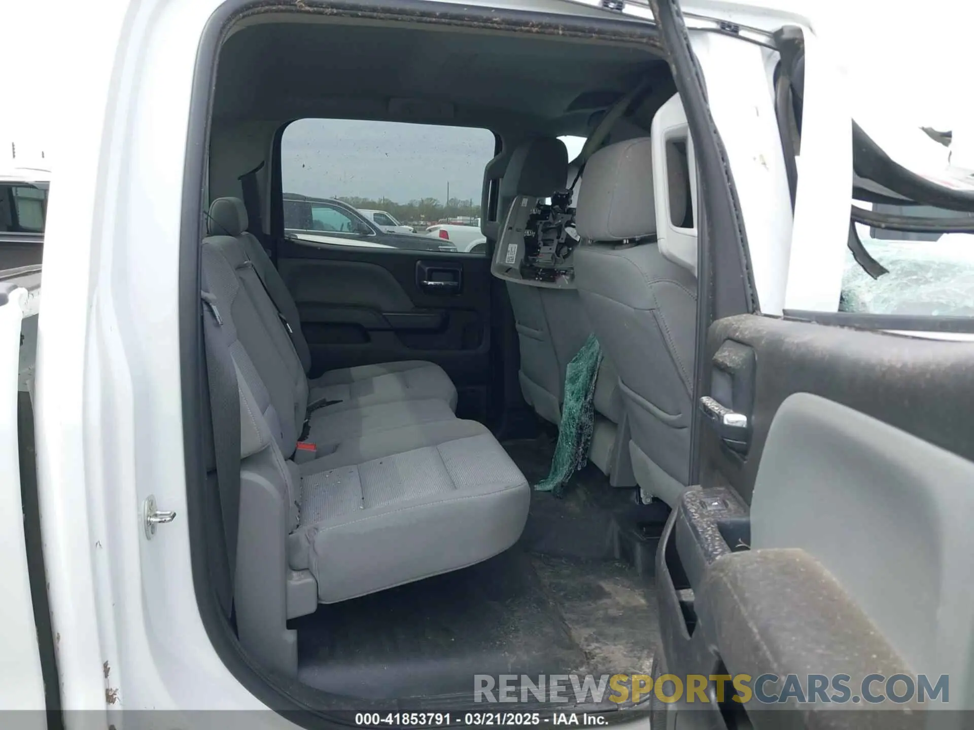 8 Photograph of a damaged car 1GC1KREY2KF220273 CHEVROLET SILVERADO 2500HD 2019