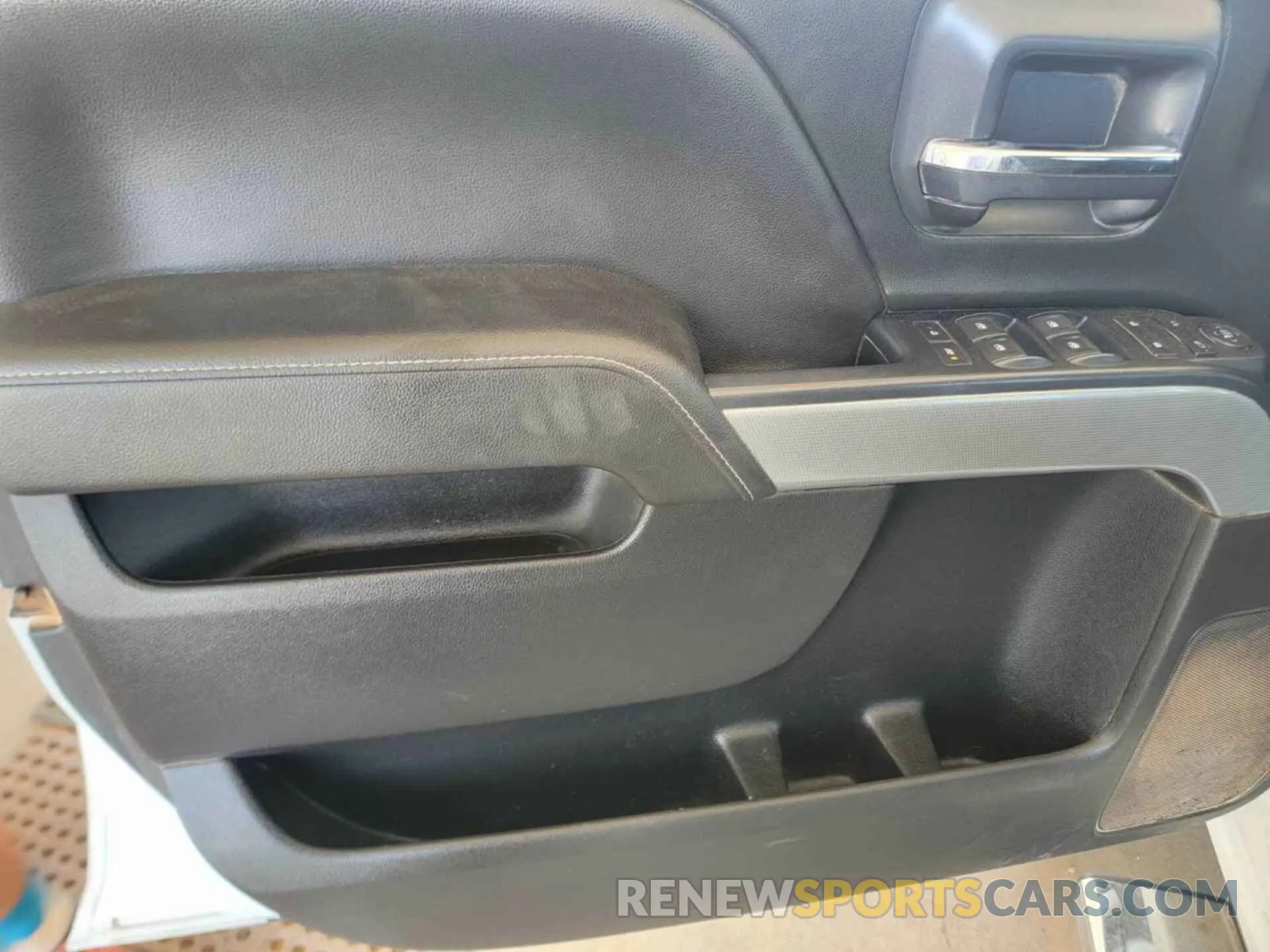 19 Photograph of a damaged car 1GC1KSEG2KF277815 CHEVROLET SILVERADO 2500HD 2019