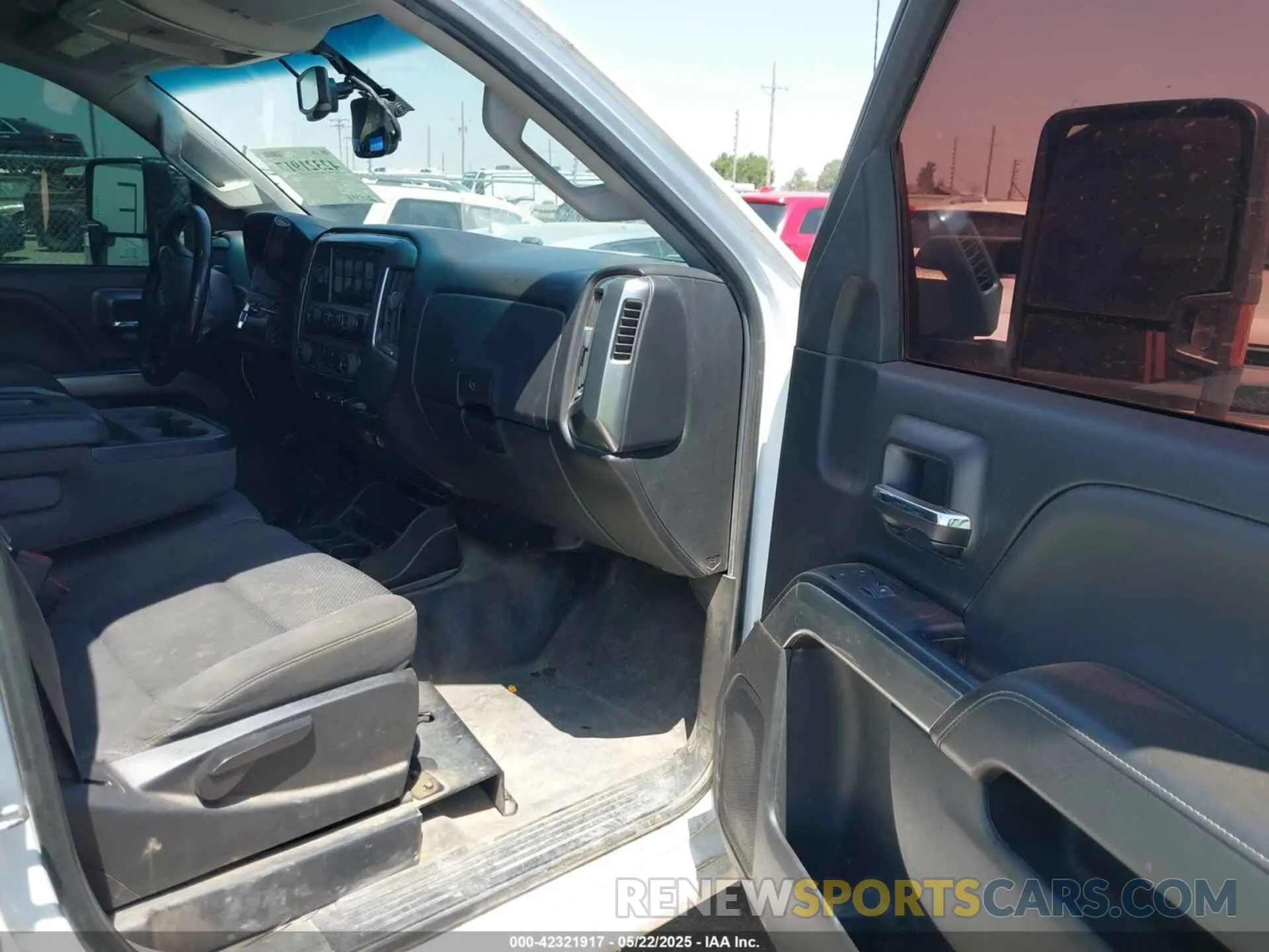 5 Photograph of a damaged car 1GC1KSEG3KF247075 CHEVROLET SILVERADO 2500HD 2019