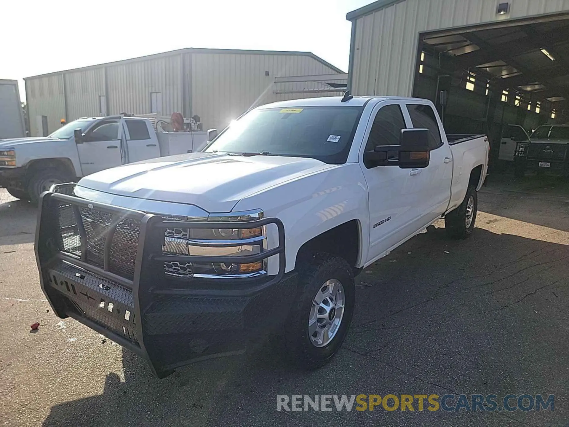 18 Photograph of a damaged car 1GC1KSEG4KF189638 CHEVROLET SILVERADO 2500HD 2019