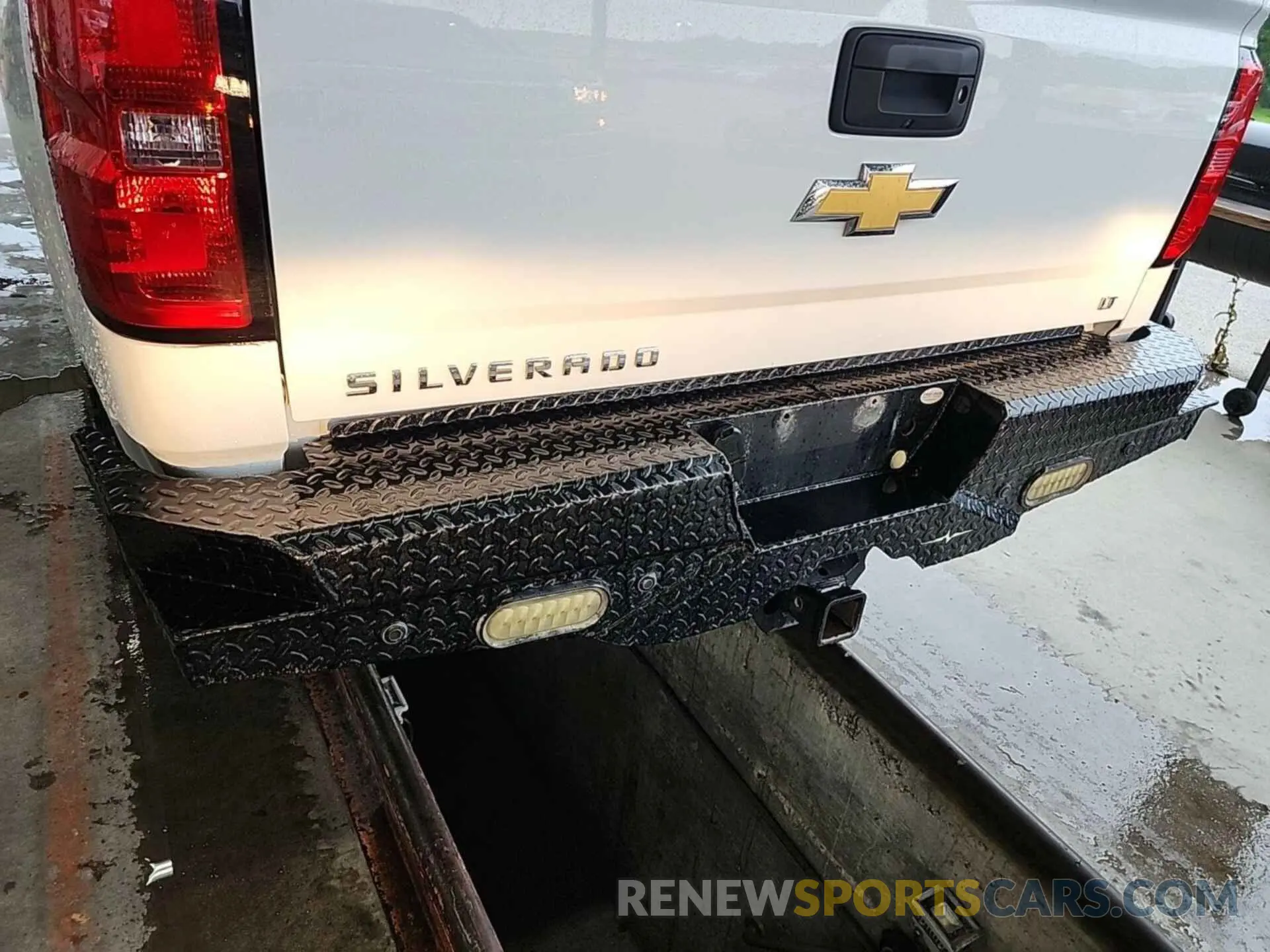 24 Photograph of a damaged car 1GC1KSEG4KF189638 CHEVROLET SILVERADO 2500HD 2019