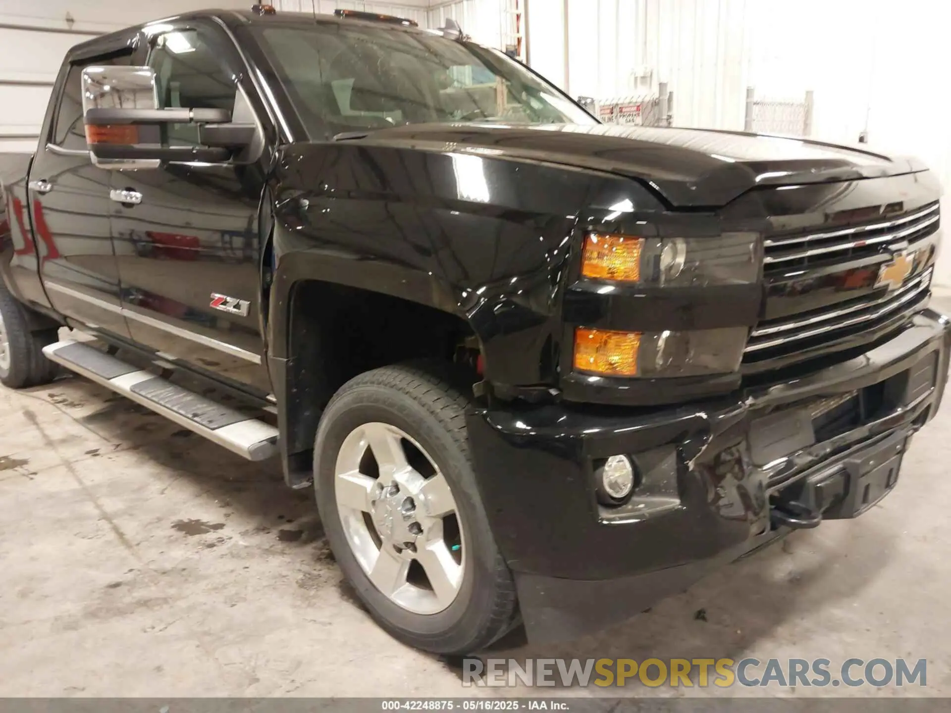 18 Photograph of a damaged car 1GC1KSEGXKF105225 CHEVROLET SILVERADO 2500HD 2019