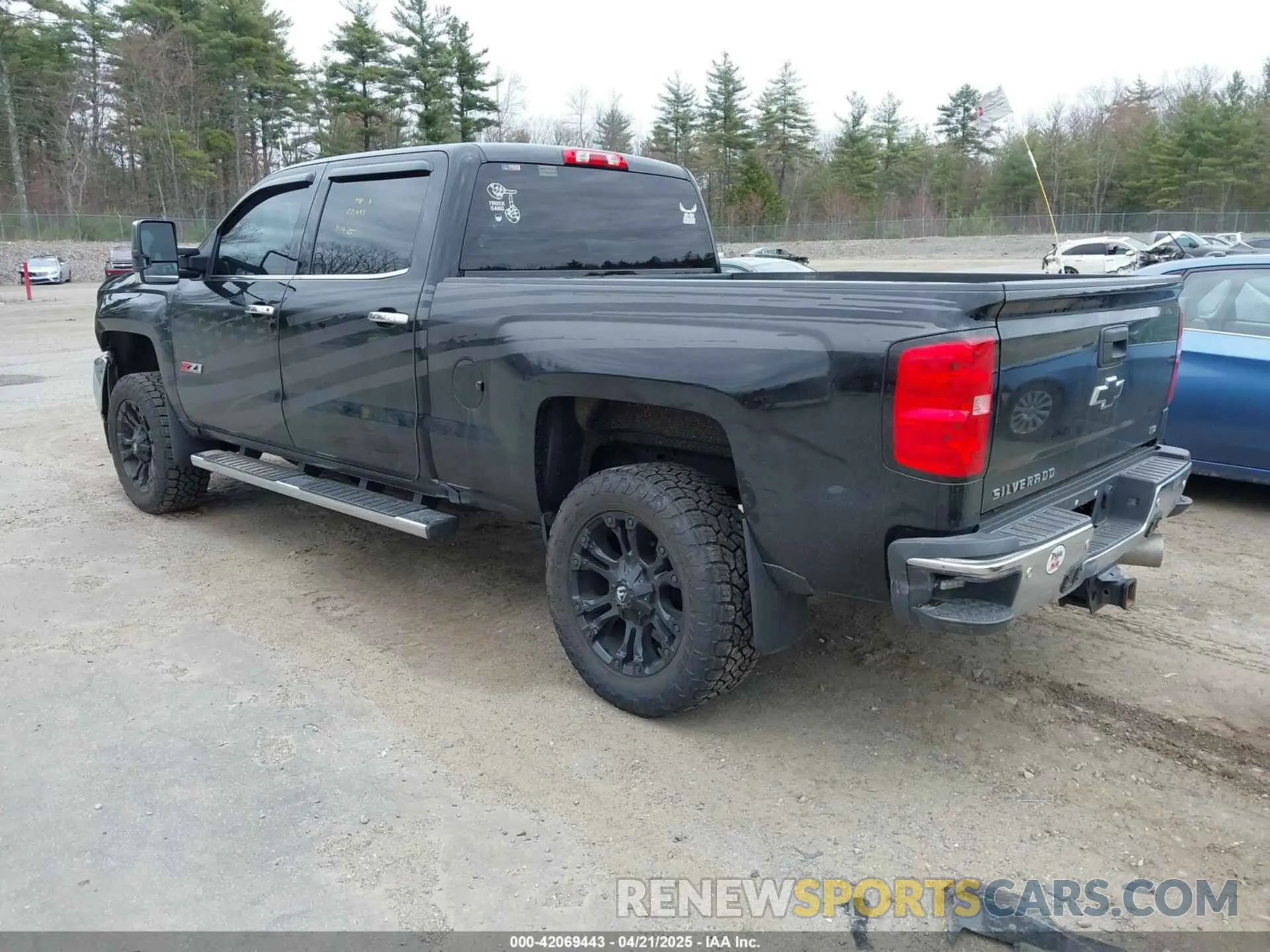 3 Photograph of a damaged car 1GC1KTEY0KF240261 CHEVROLET SILVERADO 2500HD 2019