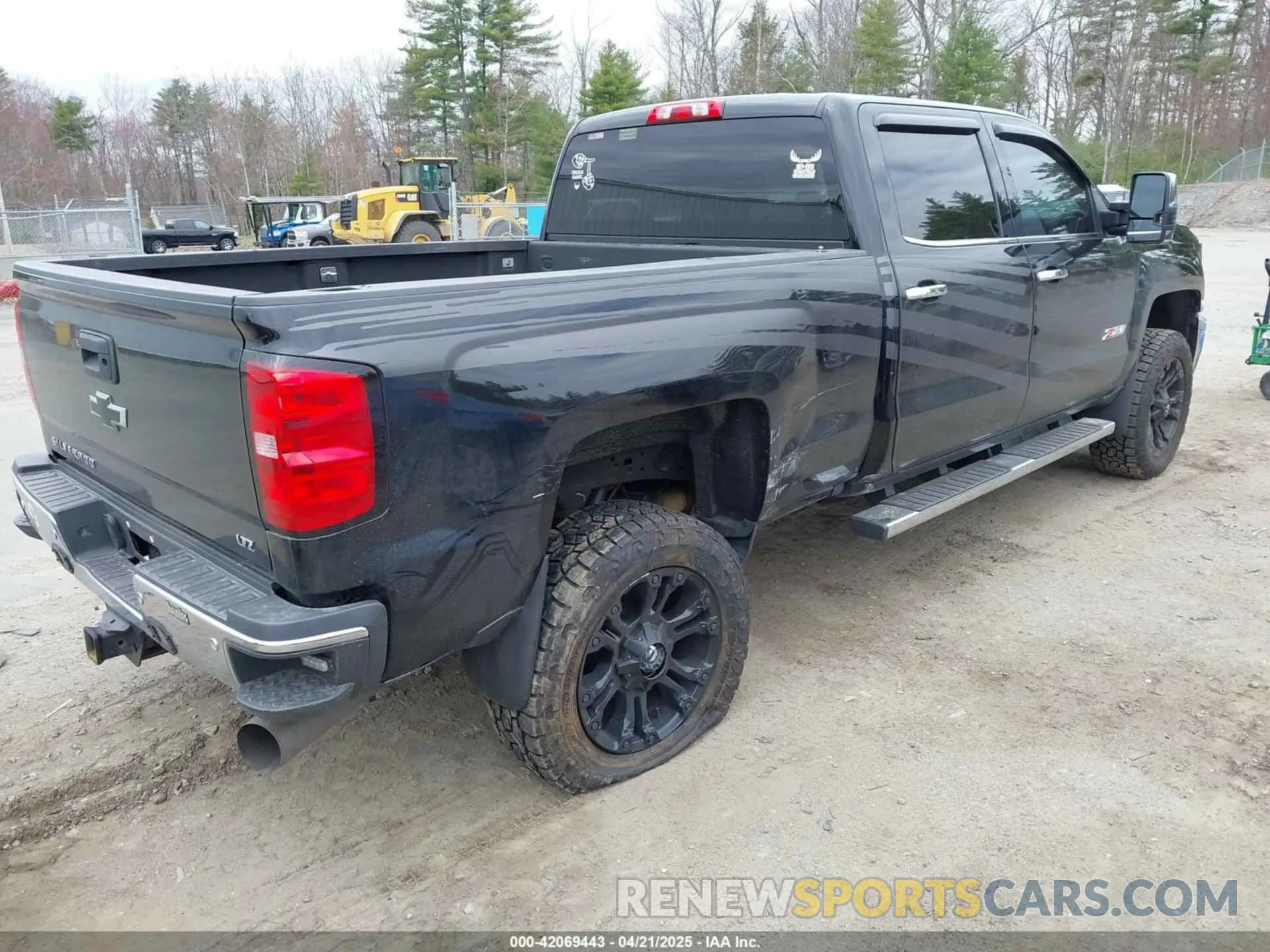 4 Photograph of a damaged car 1GC1KTEY0KF240261 CHEVROLET SILVERADO 2500HD 2019