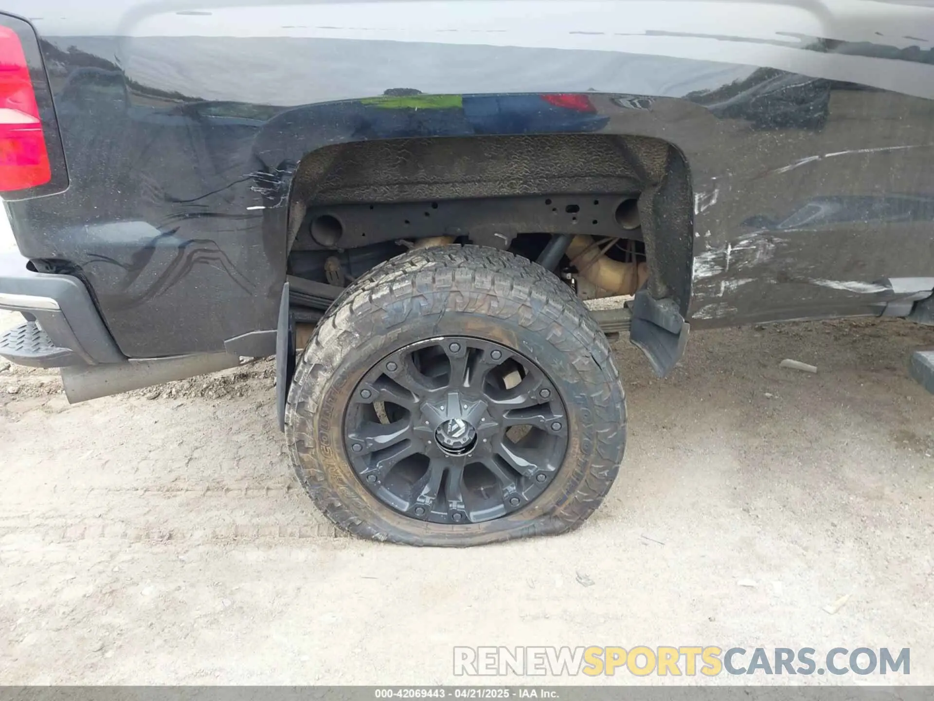 6 Photograph of a damaged car 1GC1KTEY0KF240261 CHEVROLET SILVERADO 2500HD 2019