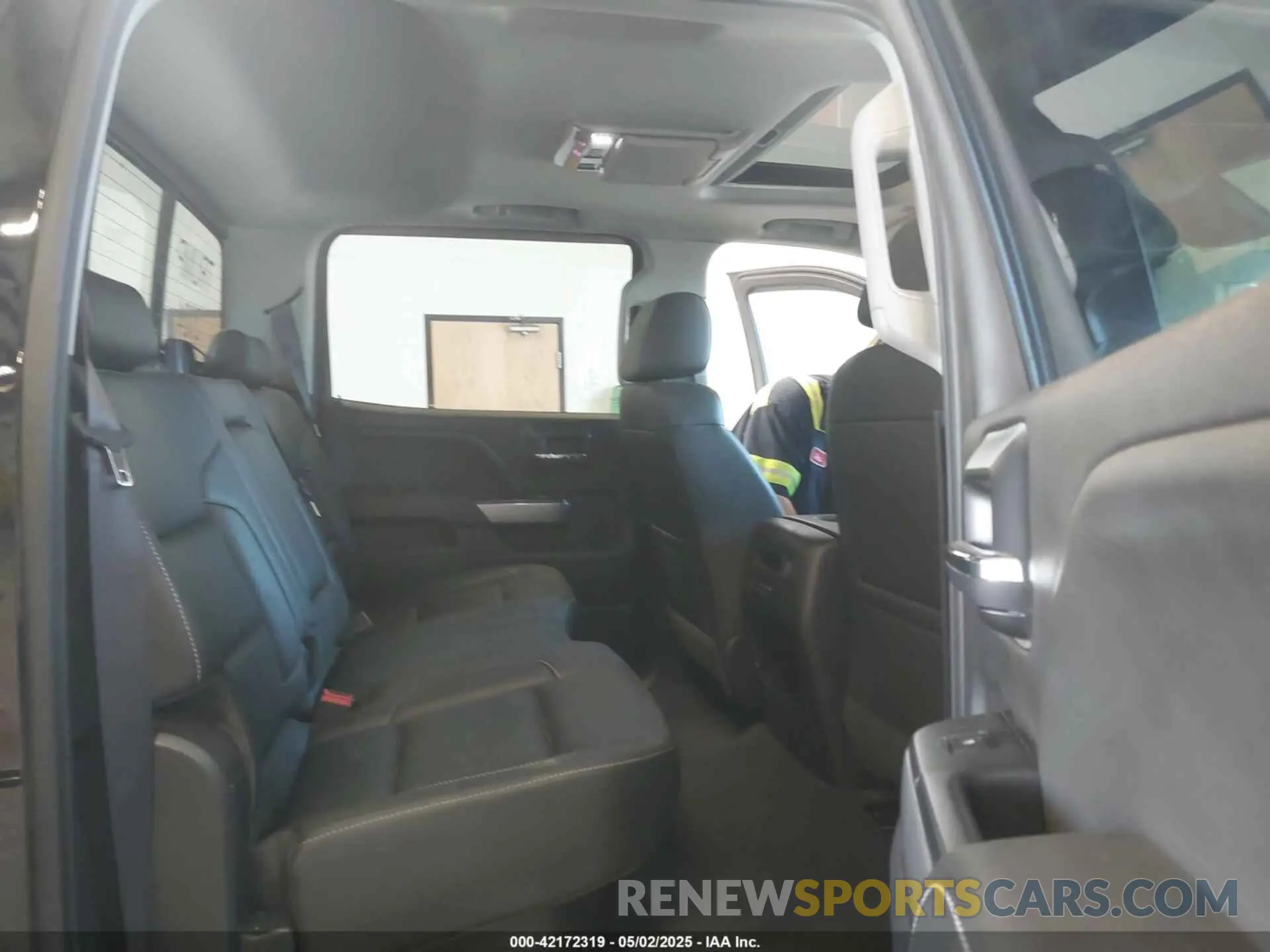 8 Photograph of a damaged car 1GC1KTEY1KF150438 CHEVROLET SILVERADO 2500HD 2019