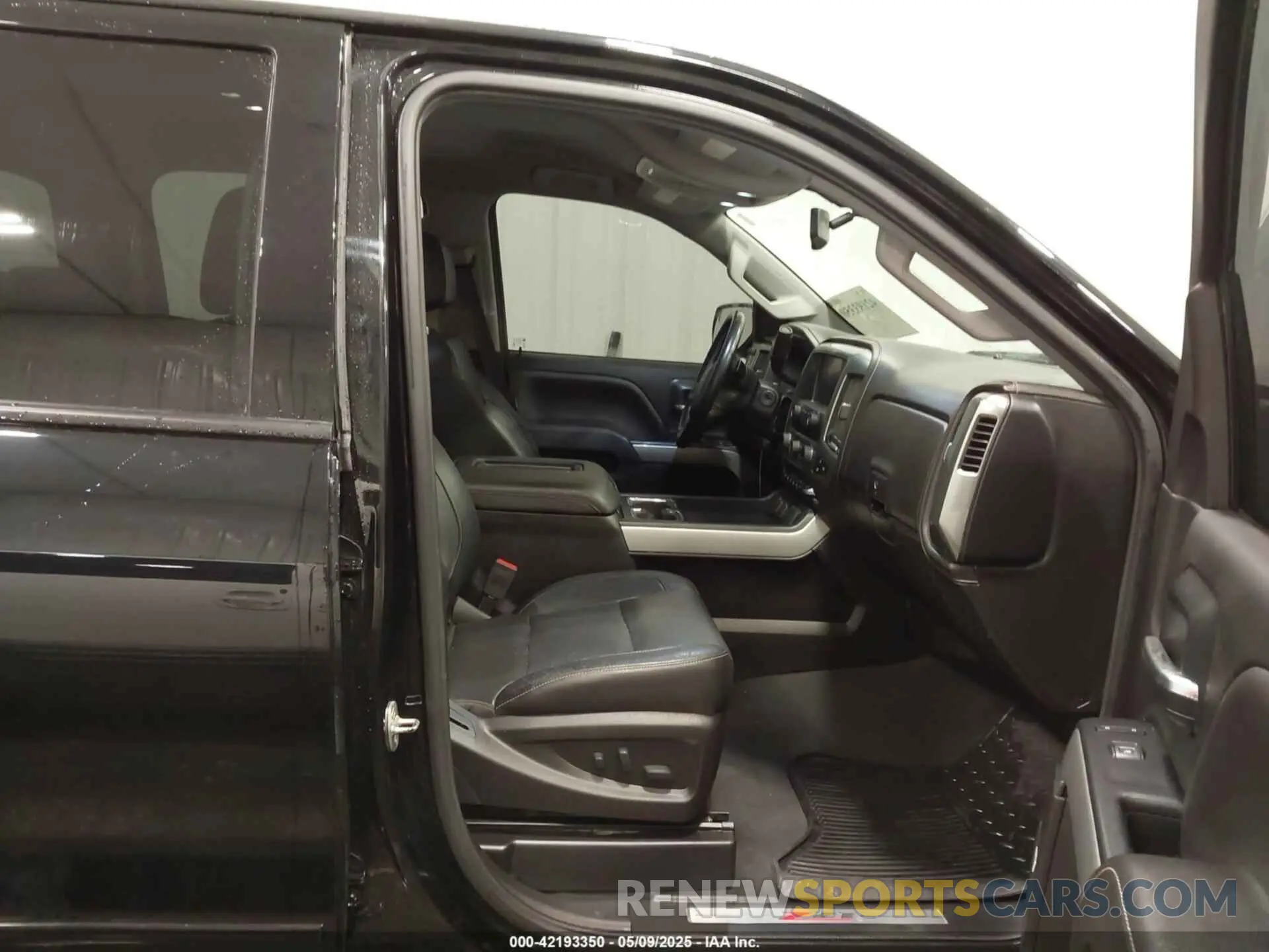 5 Photograph of a damaged car 1GC1KTEY3KF150098 CHEVROLET SILVERADO 2500HD 2019