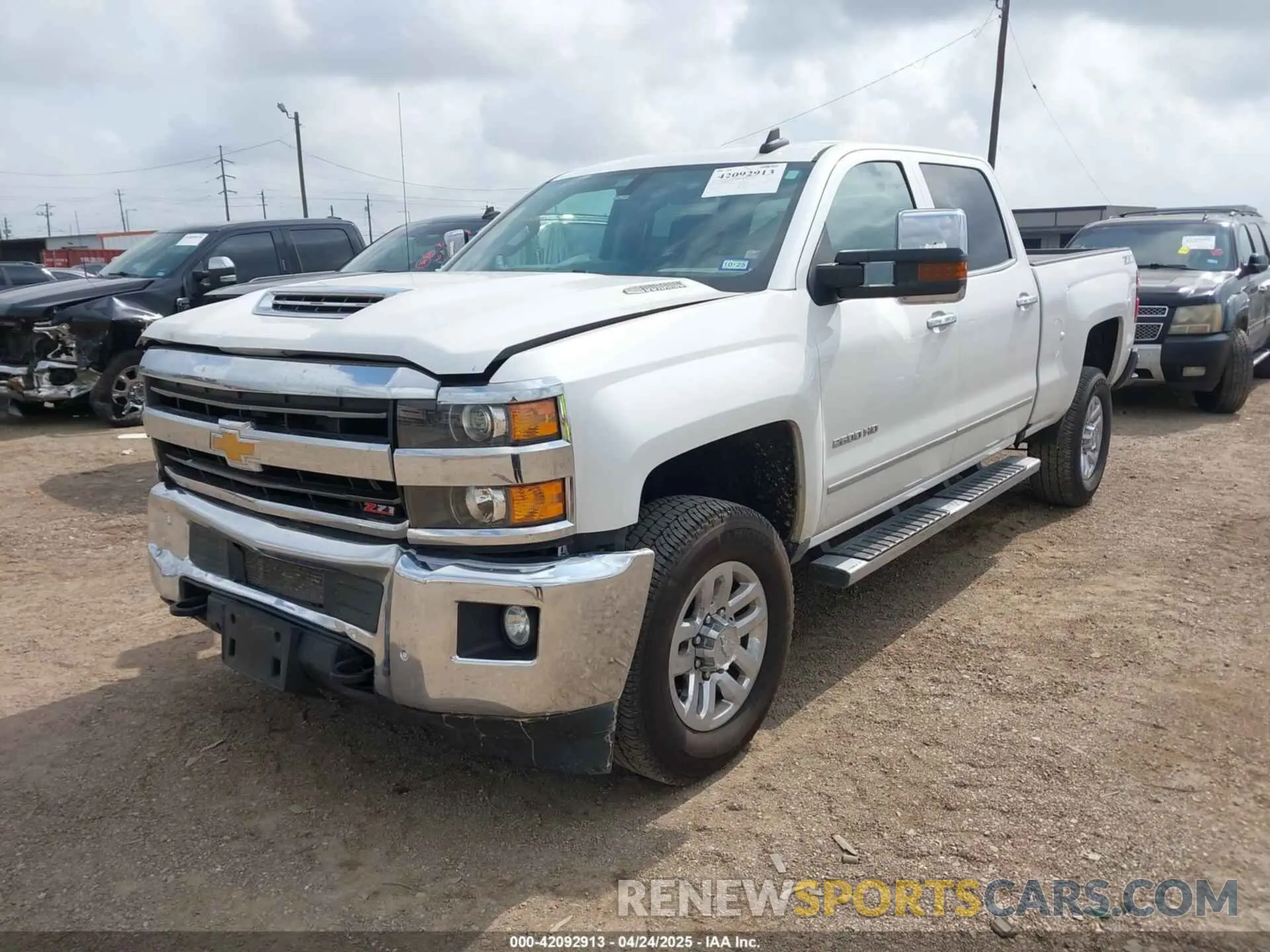 2 Photograph of a damaged car 1GC1KTEY4KF204380 CHEVROLET SILVERADO 2500HD 2019