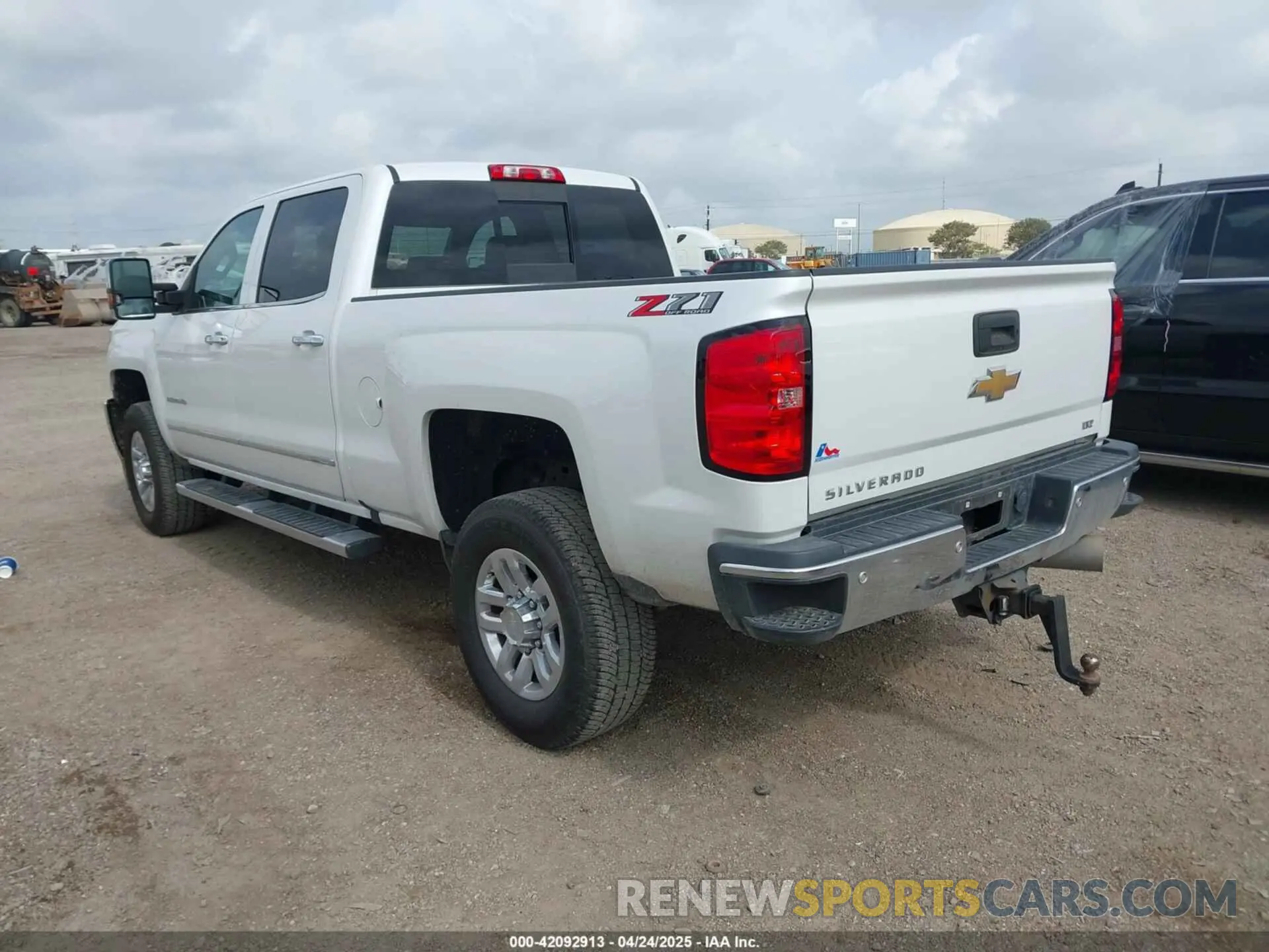 3 Photograph of a damaged car 1GC1KTEY4KF204380 CHEVROLET SILVERADO 2500HD 2019