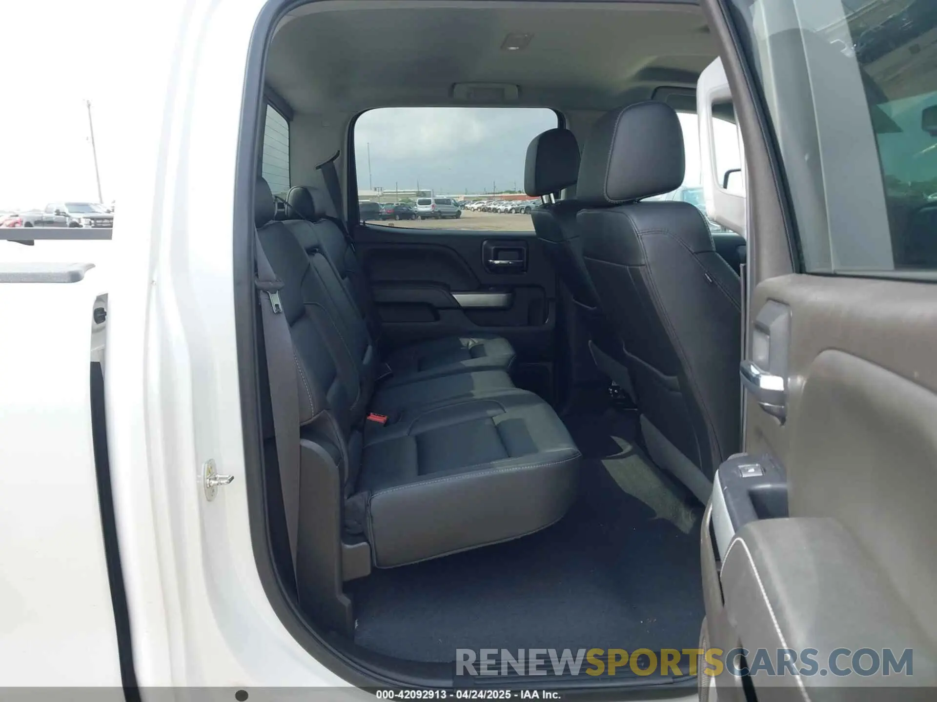 8 Photograph of a damaged car 1GC1KTEY4KF204380 CHEVROLET SILVERADO 2500HD 2019