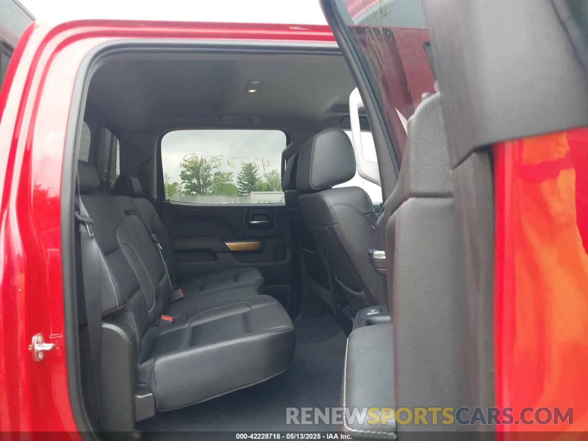8 Photograph of a damaged car 1GC1KTEY5KF198704 CHEVROLET SILVERADO 2500HD 2019