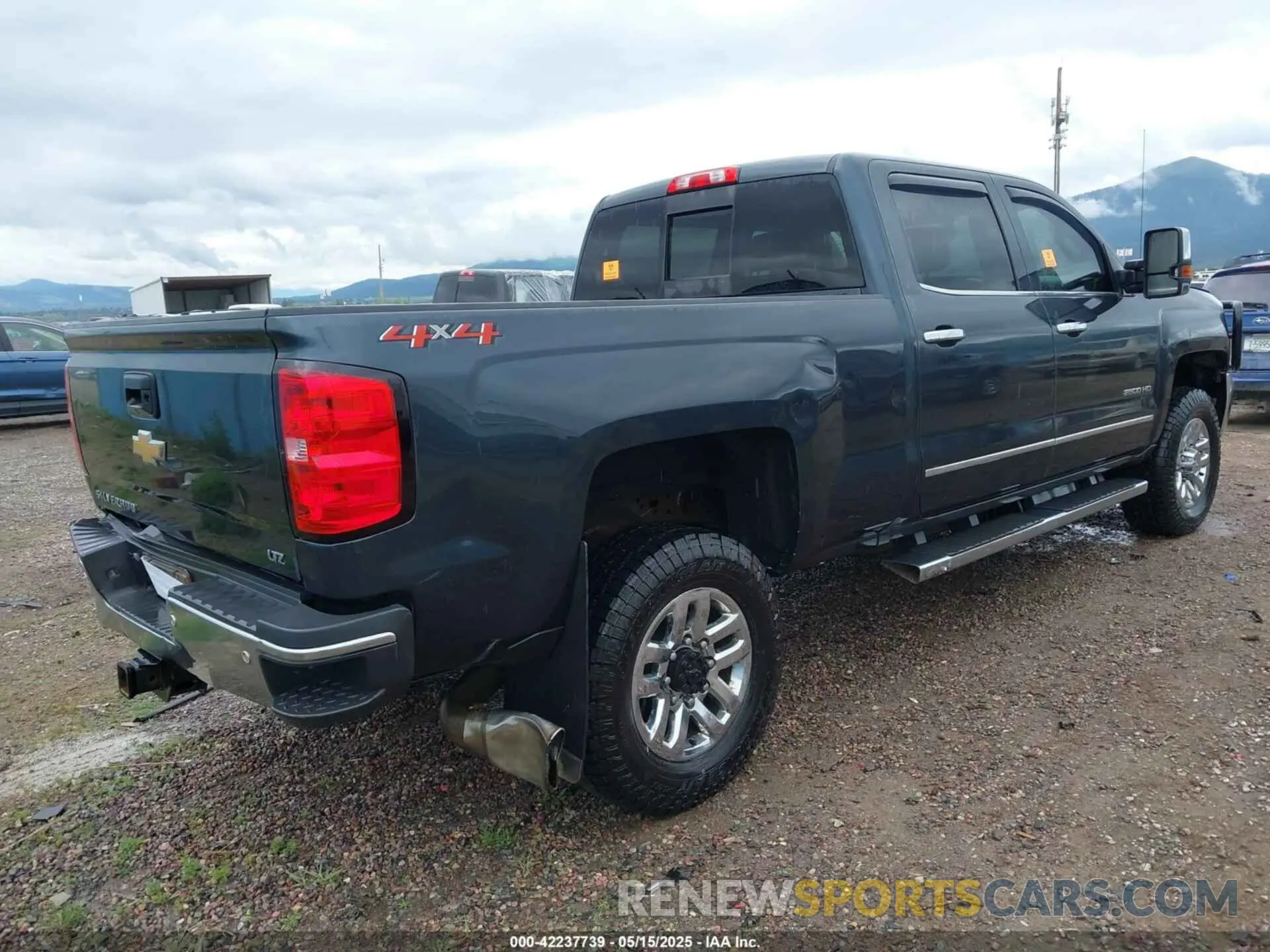 4 Photograph of a damaged car 1GC1KTEY6KF152525 CHEVROLET SILVERADO 2500HD 2019