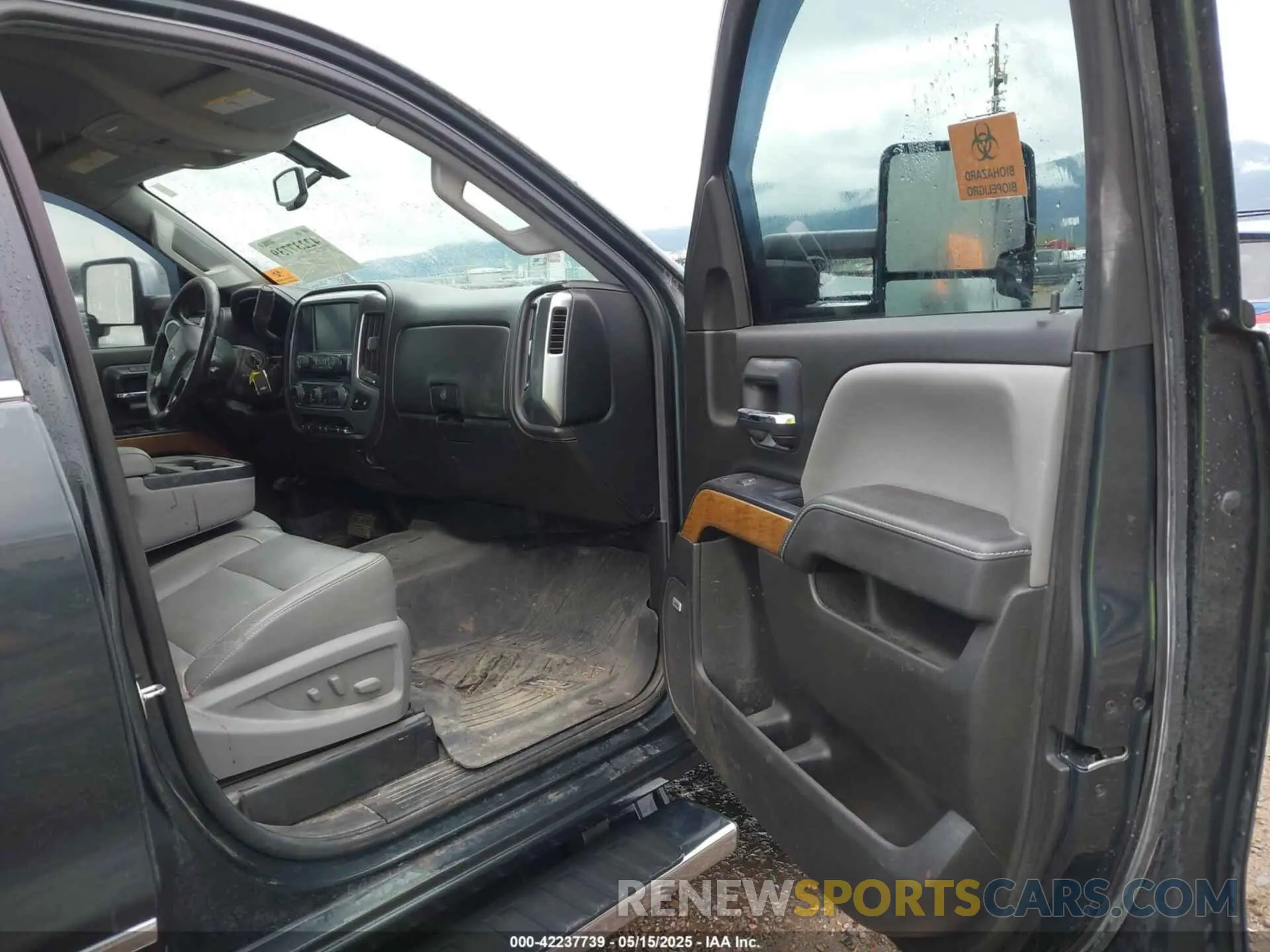 5 Photograph of a damaged car 1GC1KTEY6KF152525 CHEVROLET SILVERADO 2500HD 2019