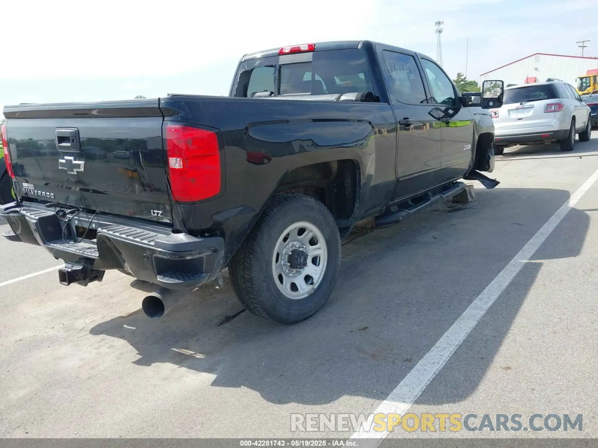 4 Photograph of a damaged car 1GC1KTEY8KF202535 CHEVROLET SILVERADO 2500HD 2019