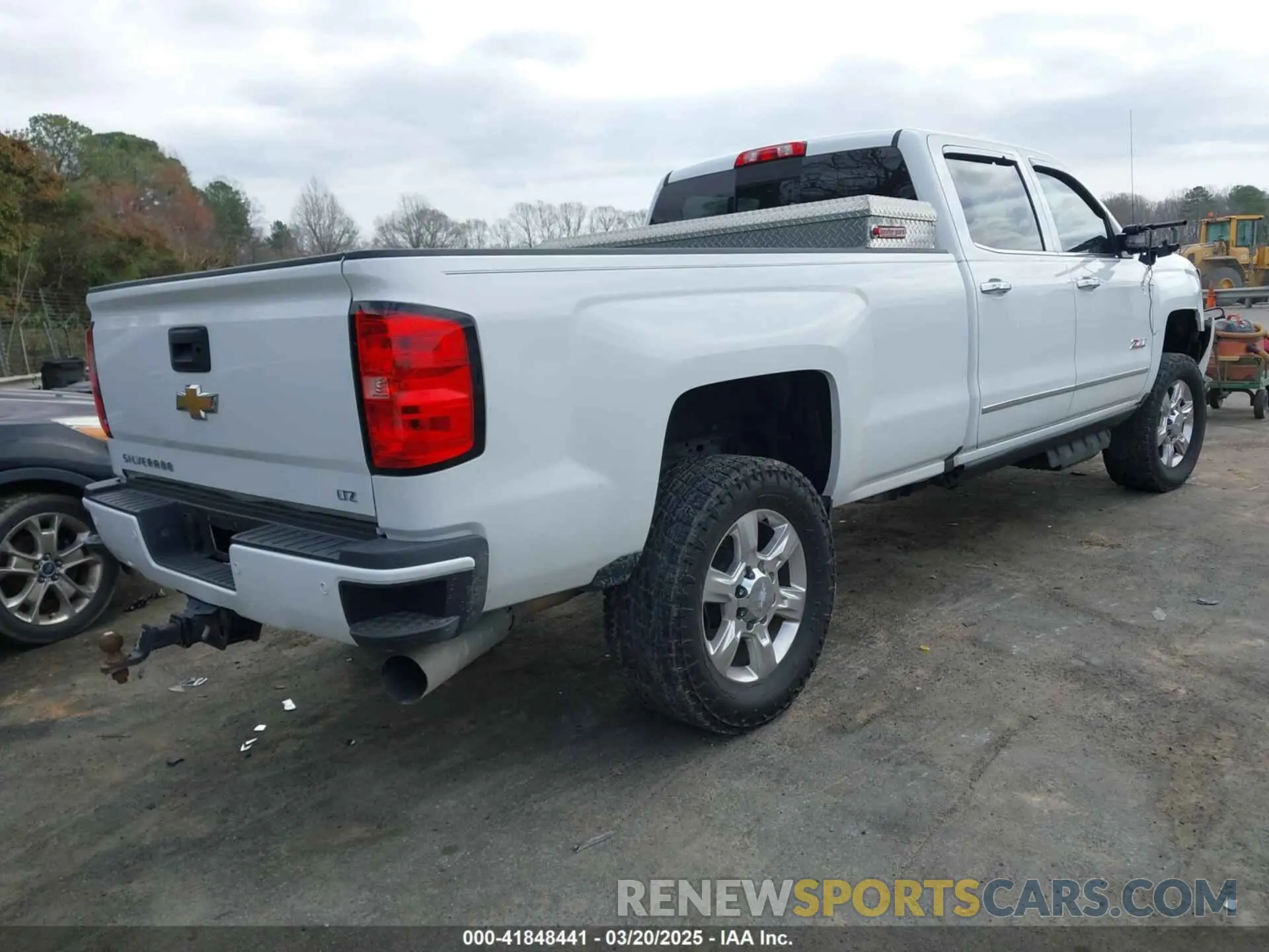 4 Photograph of a damaged car 1GC1KTEY8KF207492 CHEVROLET SILVERADO 2500HD 2019