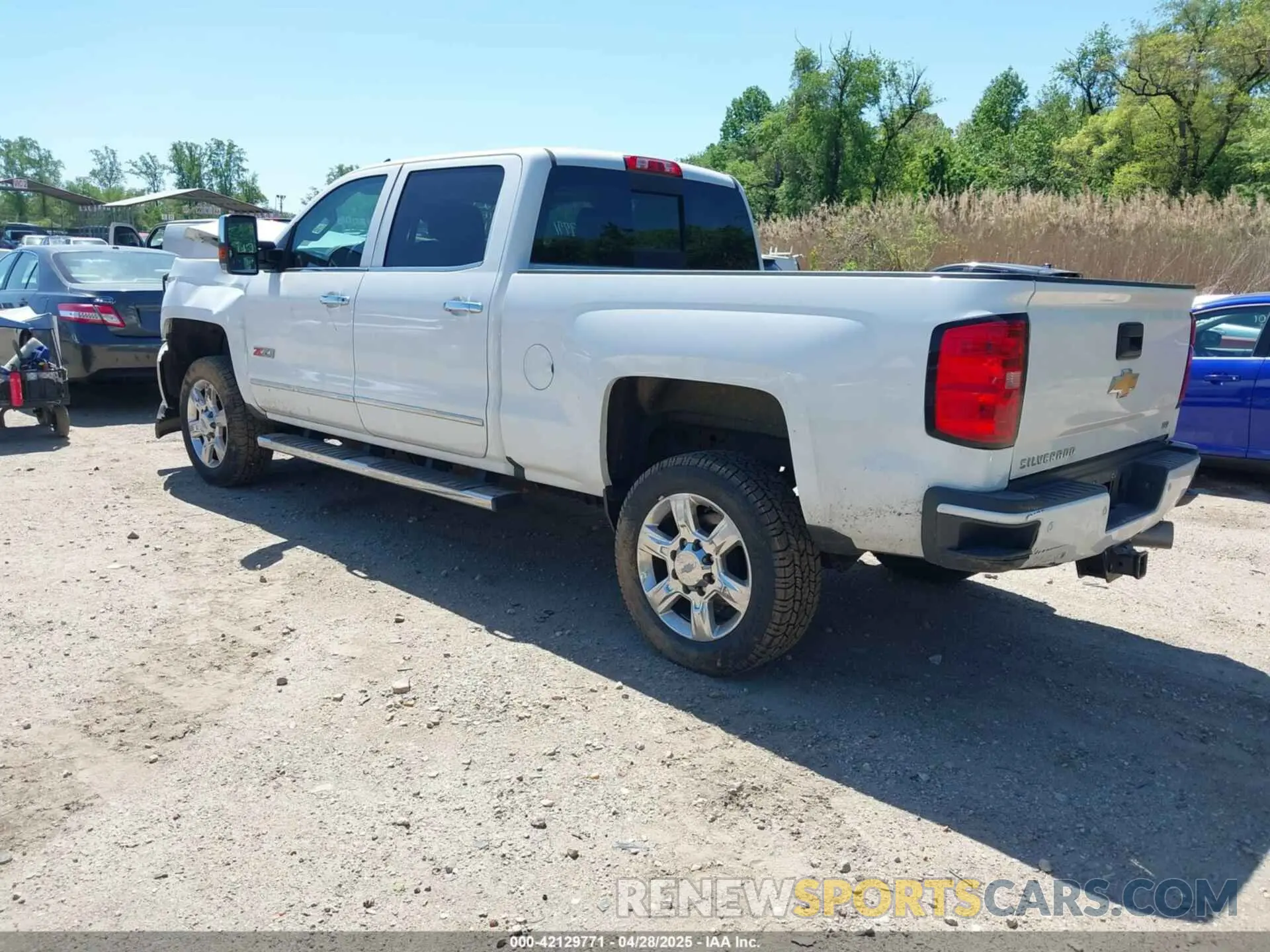 3 Photograph of a damaged car 1GC1KTEY8KF270138 CHEVROLET SILVERADO 2500HD 2019