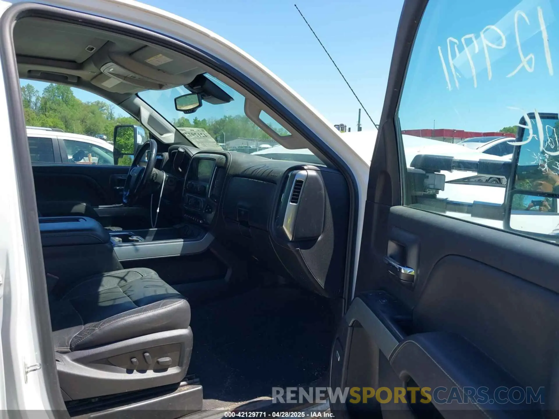 5 Photograph of a damaged car 1GC1KTEY8KF270138 CHEVROLET SILVERADO 2500HD 2019
