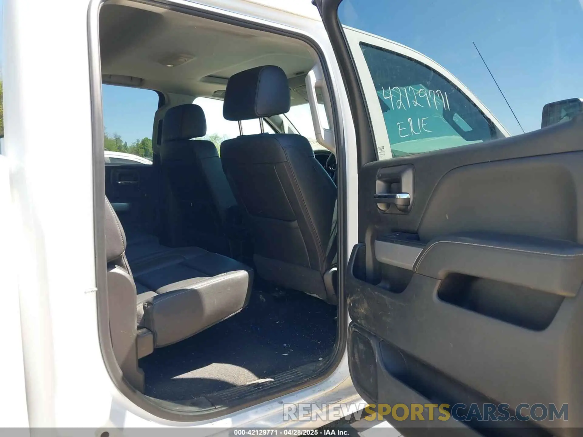 8 Photograph of a damaged car 1GC1KTEY8KF270138 CHEVROLET SILVERADO 2500HD 2019
