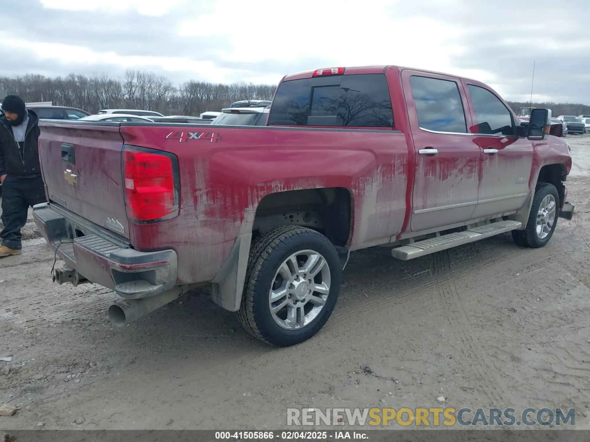 4 Photograph of a damaged car 1GC1KUEY0KF142725 CHEVROLET SILVERADO 2500HD 2019