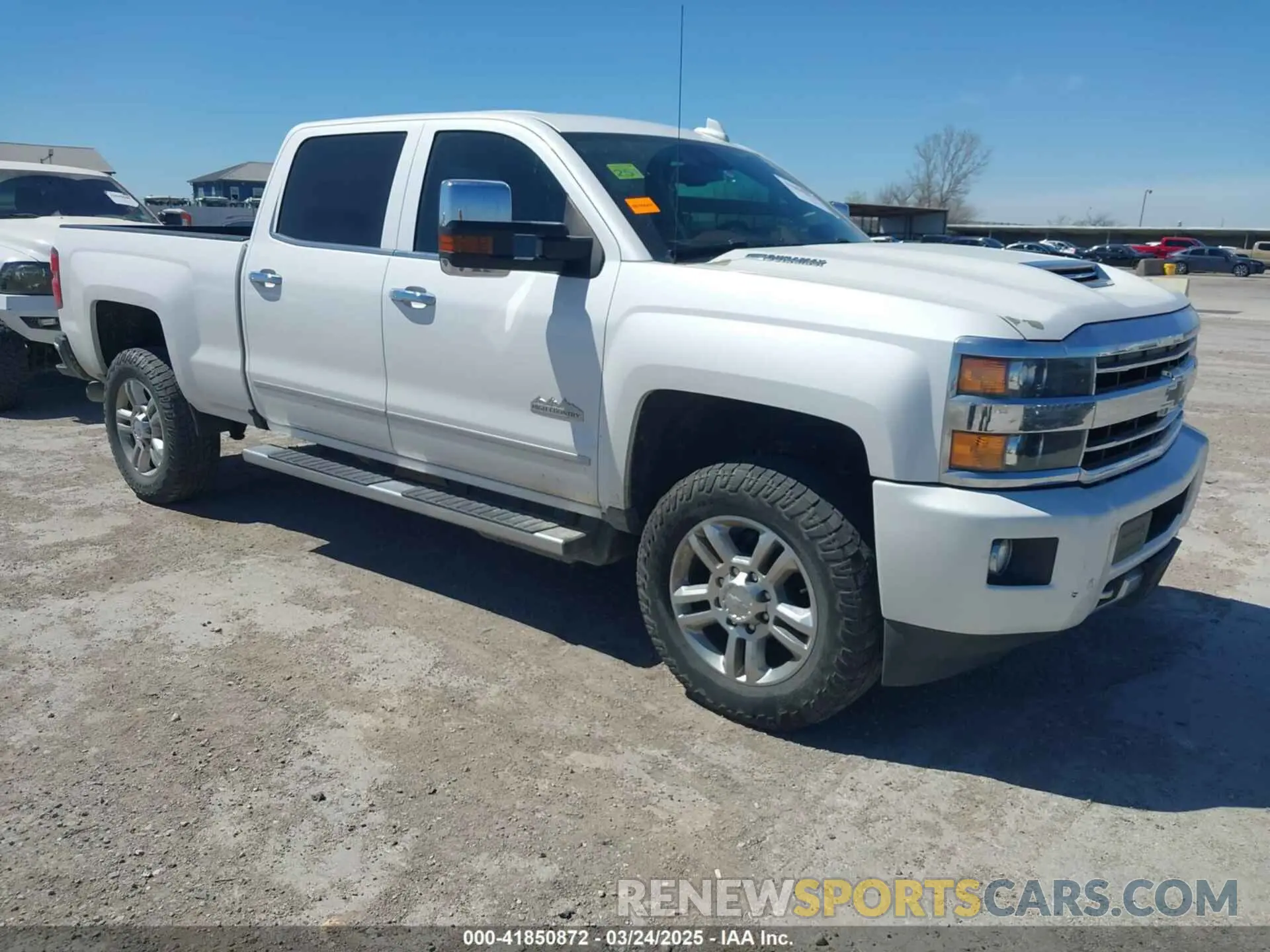 1 Photograph of a damaged car 1GC1KUEY8KF171437 CHEVROLET SILVERADO 2500HD 2019