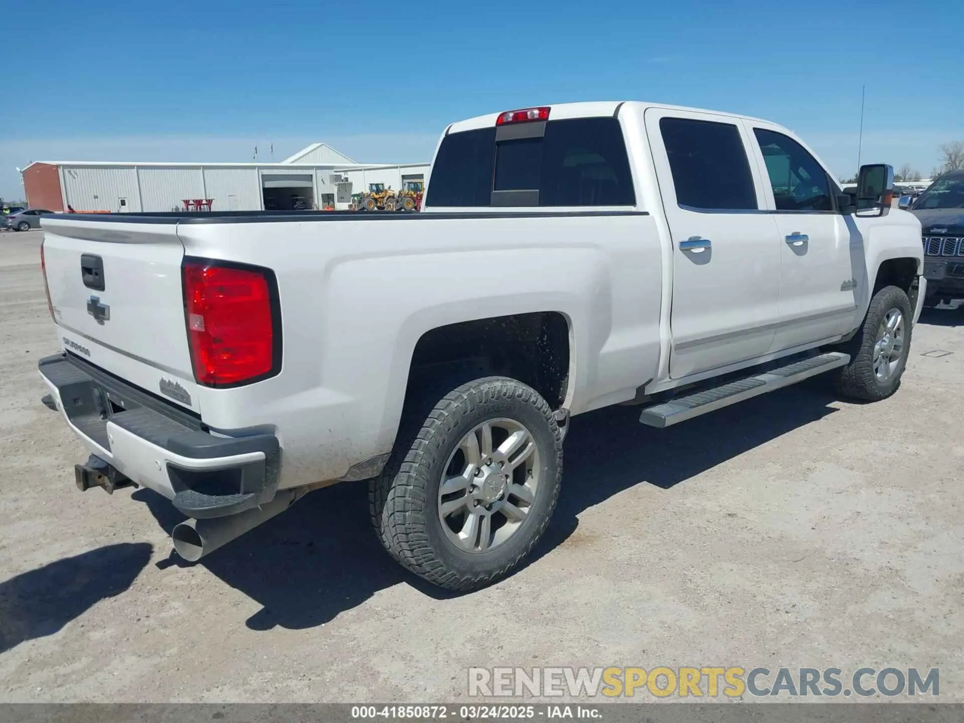 4 Photograph of a damaged car 1GC1KUEY8KF171437 CHEVROLET SILVERADO 2500HD 2019