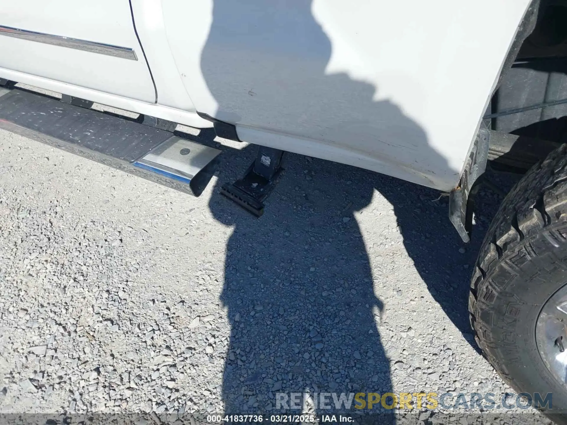 18 Photograph of a damaged car 1GC1KUEY8KF192515 CHEVROLET SILVERADO 2500HD 2019
