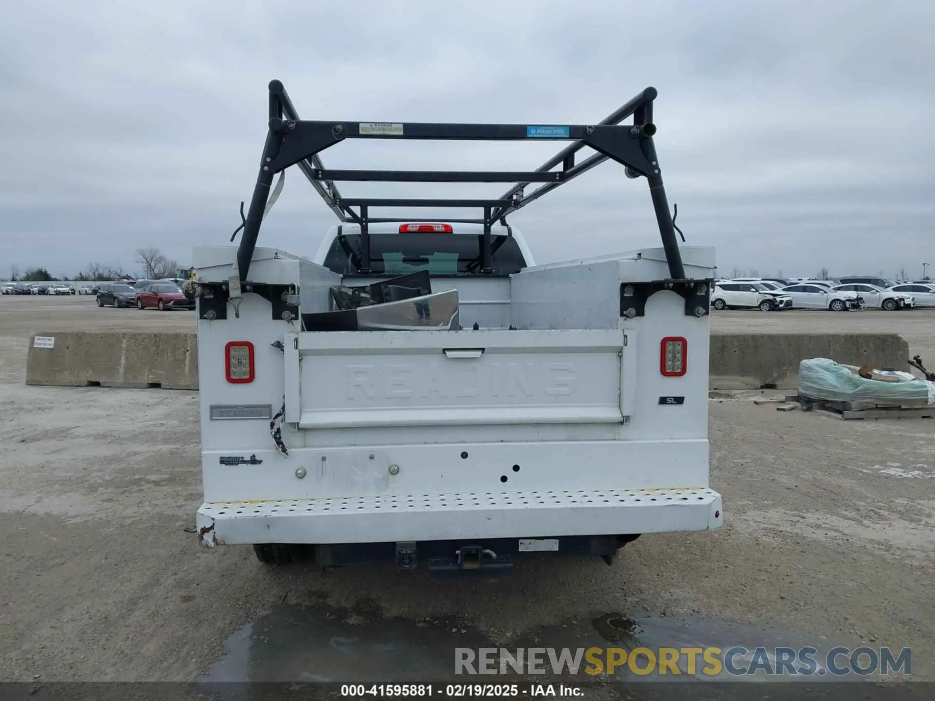 16 Photograph of a damaged car 2GB2CREG4K1221512 CHEVROLET SILVERADO 2500HD 2019