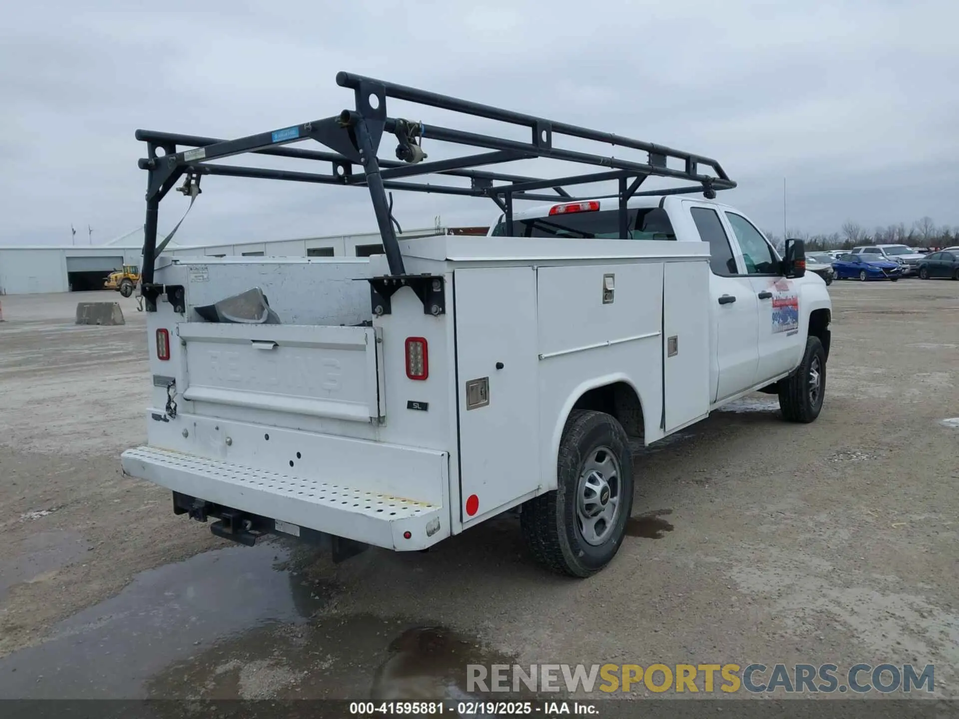 4 Photograph of a damaged car 2GB2CREG4K1221512 CHEVROLET SILVERADO 2500HD 2019