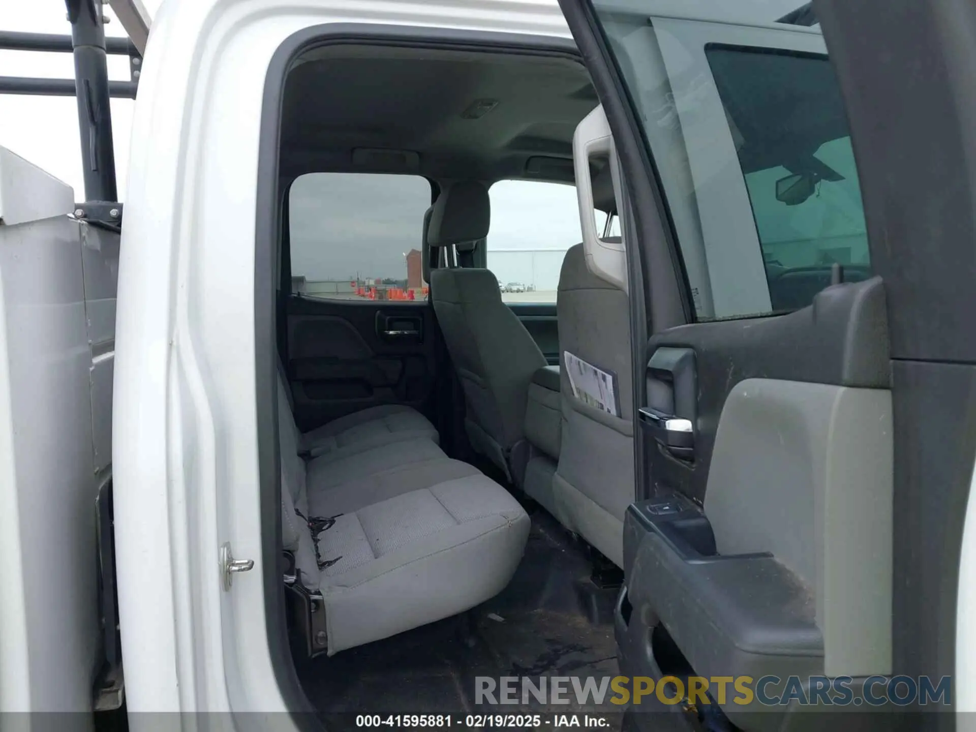 8 Photograph of a damaged car 2GB2CREG4K1221512 CHEVROLET SILVERADO 2500HD 2019