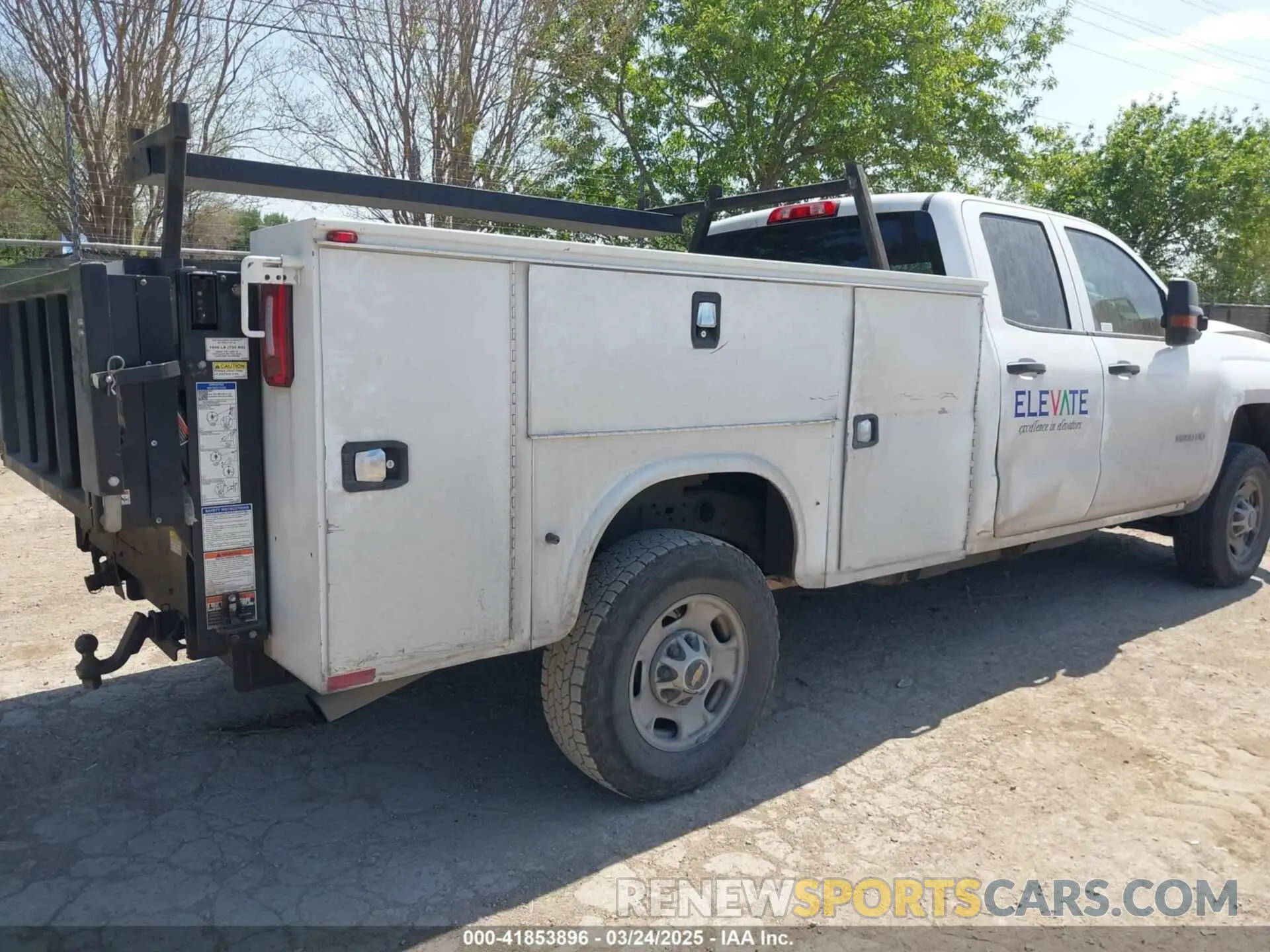 4 Photograph of a damaged car 2GB2CREG8K1216202 CHEVROLET SILVERADO 2500HD 2019