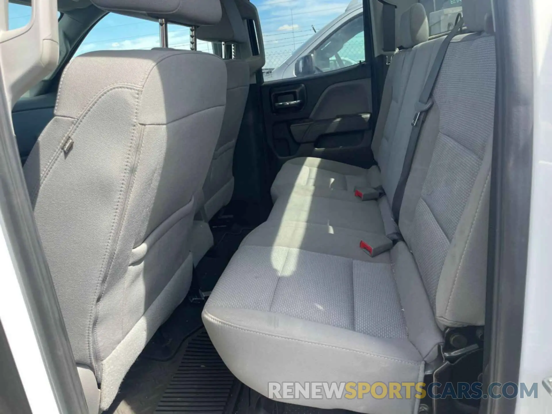 15 Photograph of a damaged car 2GB2KREG4K1117380 CHEVROLET SILVERADO 2500HD 2019