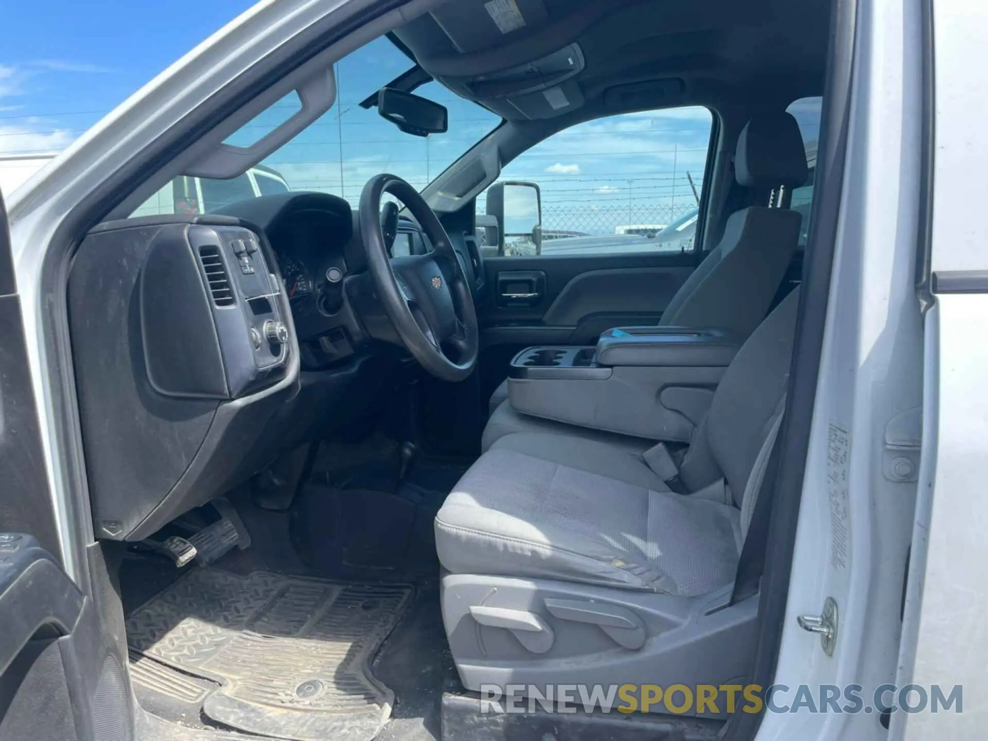 30 Photograph of a damaged car 2GB2KREG4K1117380 CHEVROLET SILVERADO 2500HD 2019