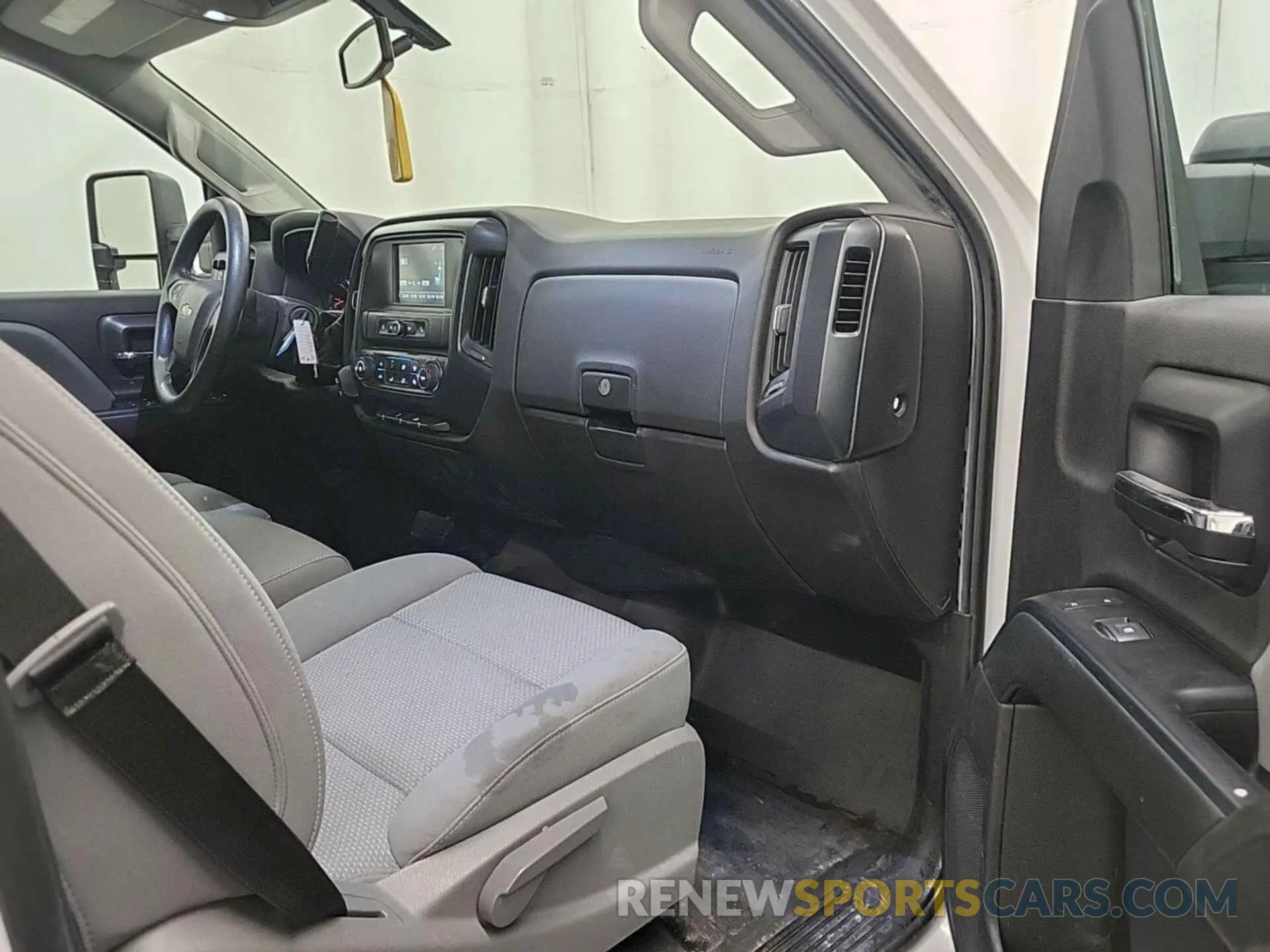 2 Photograph of a damaged car 2GB2KREG6K1188046 CHEVROLET SILVERADO 2500HD 2019